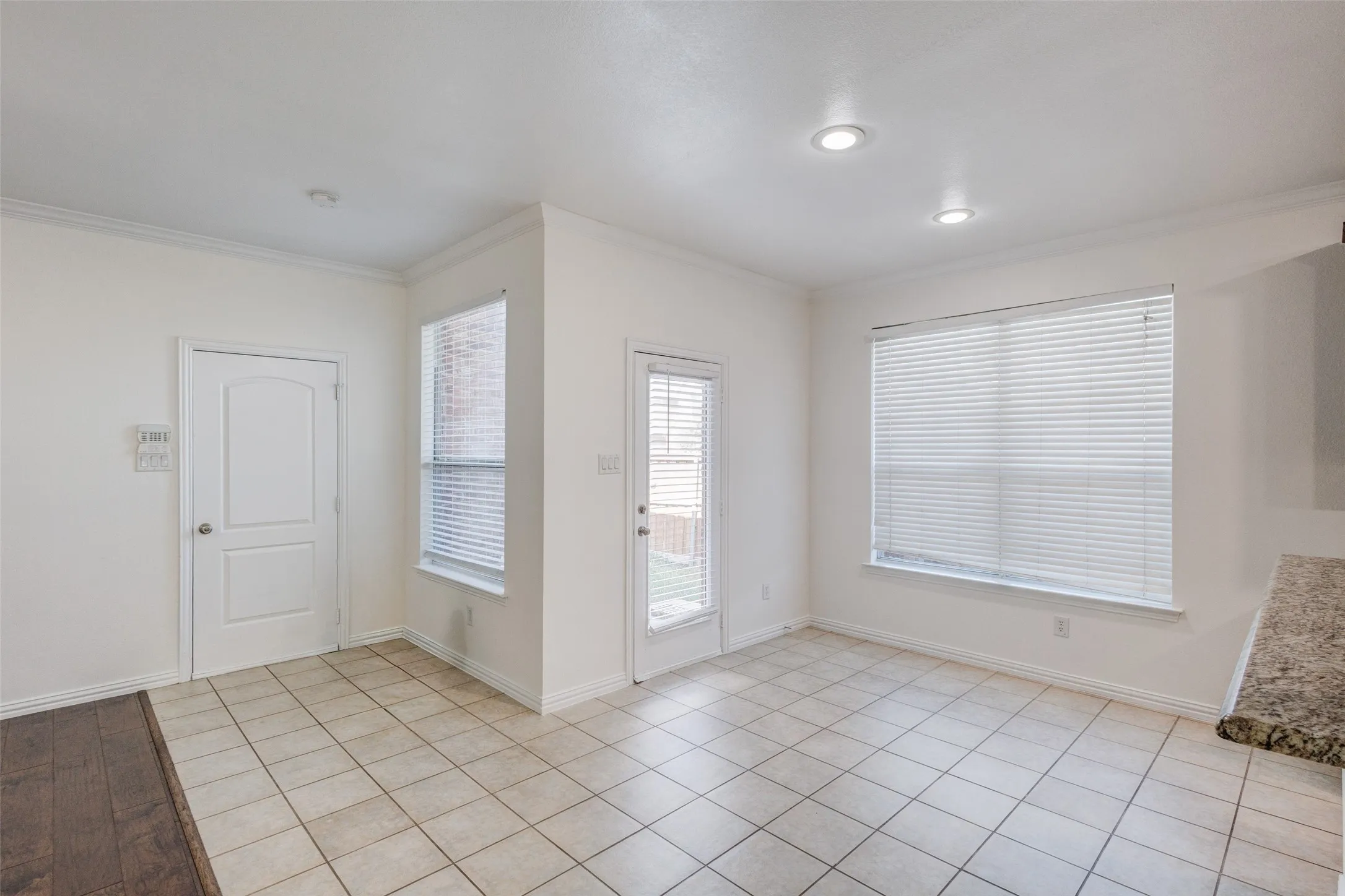 Single Family Residence For Rent in Dallas County , 1037 Kyan Lane, Carrollton, Texas 75006, 3 Bedroom, 3 Bathroom, 2 Garage spaces, 2,092 Sqft, built in 2008, mls#21374367, Real Estate Agent in Carrollton, Homes For Rent in Dallas county, Homes For Rent in Carrollton, Realtor in Carrollton Texas, Real Estate Brokerage Independent Realty Texas, Luminita Cordes Realtor