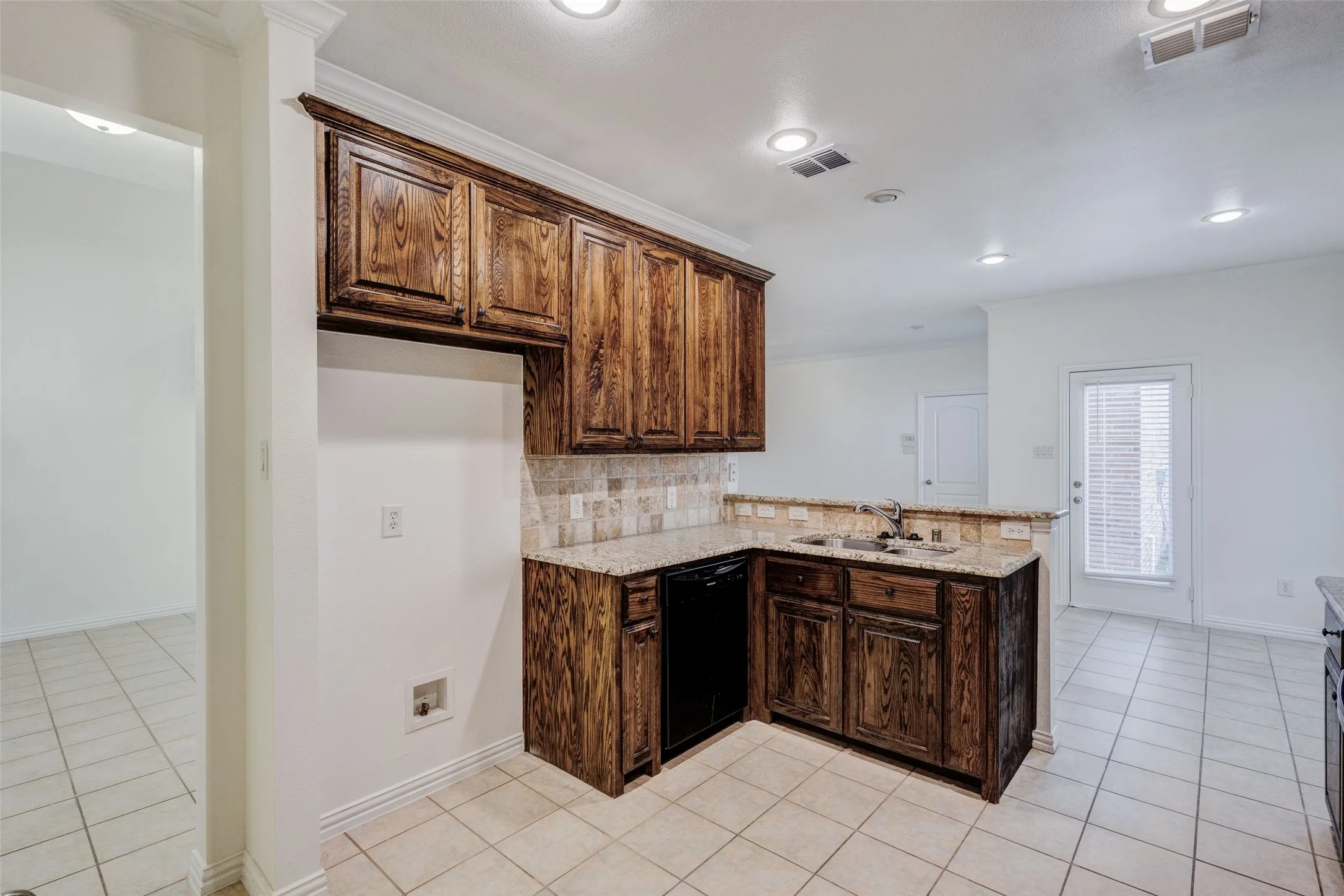 Single Family Residence For Rent in Dallas County , 1037 Kyan Lane, Carrollton, Texas 75006, 3 Bedroom, 3 Bathroom, 2 Garage spaces, 2,092 Sqft, built in 2008, mls#21374367, Real Estate Agent in Carrollton, Homes For Rent in Dallas county, Homes For Rent in Carrollton, Realtor in Carrollton Texas, Real Estate Brokerage Independent Realty Texas, Luminita Cordes Realtor