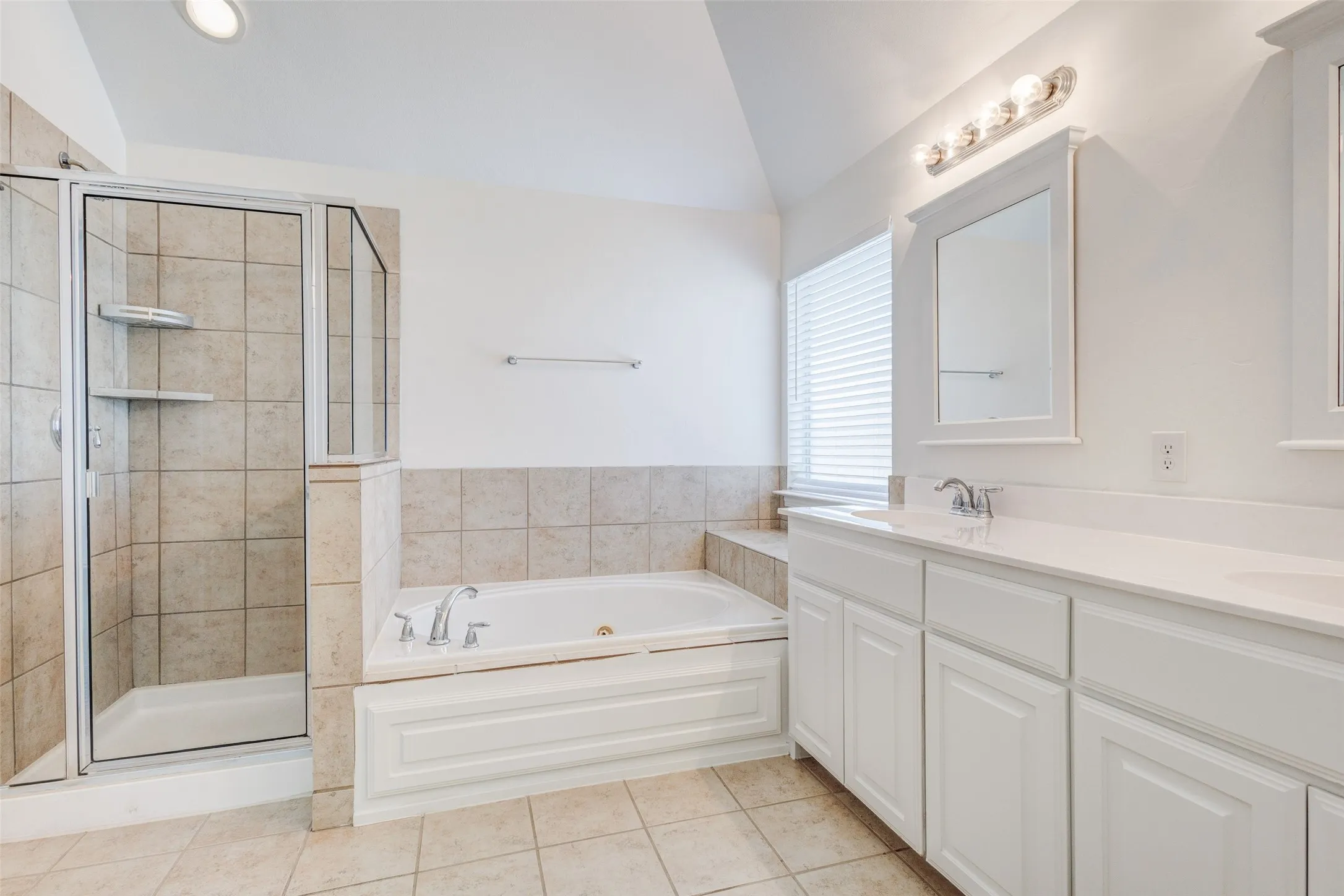 Single Family Residence For Rent in Dallas County , 1037 Kyan Lane, Carrollton, Texas 75006, 3 Bedroom, 3 Bathroom, 2 Garage spaces, 2,092 Sqft, built in 2008, mls#21374367, Real Estate Agent in Carrollton, Homes For Rent in Dallas county, Homes For Rent in Carrollton, Realtor in Carrollton Texas, Real Estate Brokerage Independent Realty Texas, Luminita Cordes Realtor