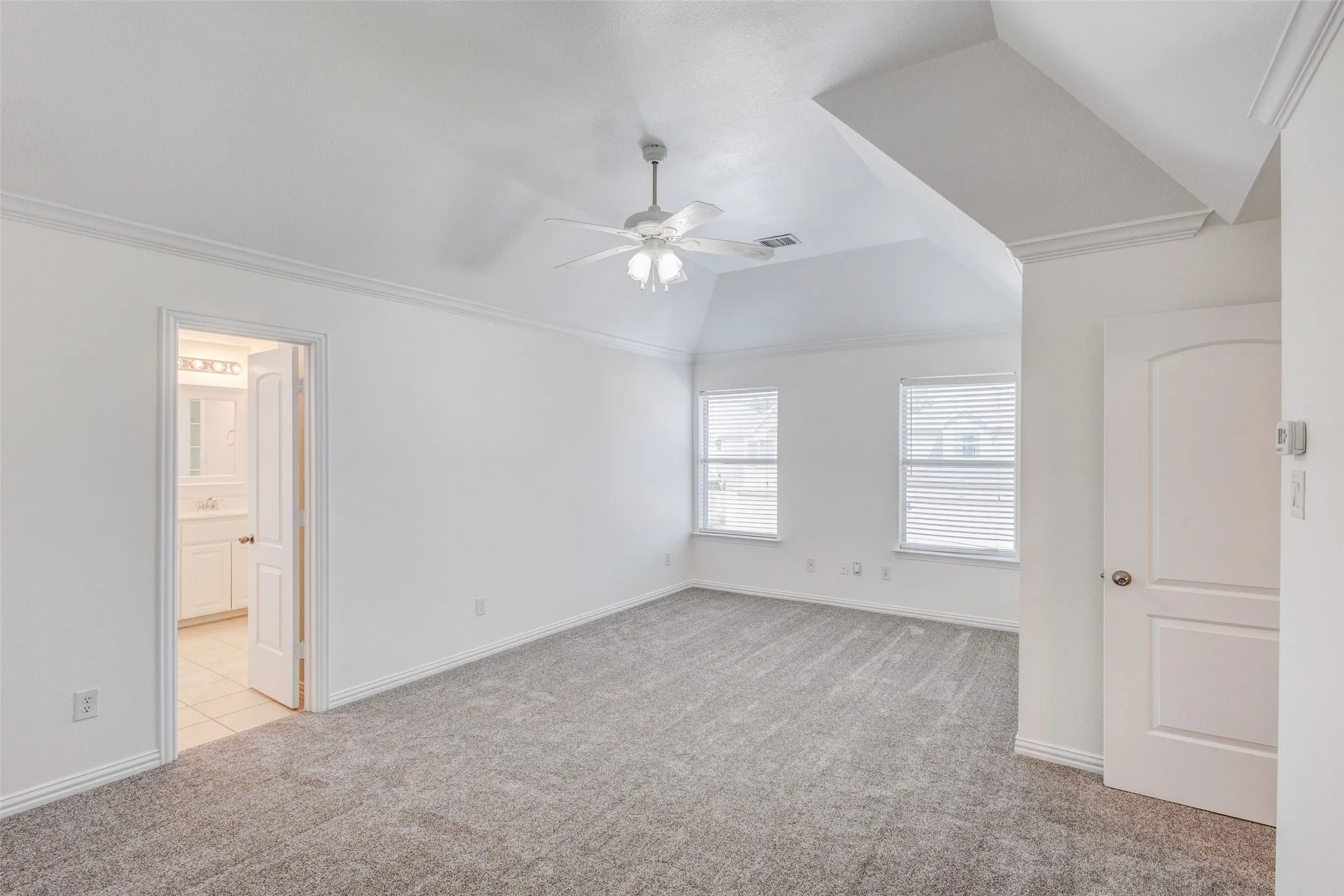 Single Family Residence For Rent in Dallas County , 1037 Kyan Lane, Carrollton, Texas 75006, 3 Bedroom, 3 Bathroom, 2 Garage spaces, 2,092 Sqft, built in 2008, mls#21374367, Real Estate Agent in Carrollton, Homes For Rent in Dallas county, Homes For Rent in Carrollton, Realtor in Carrollton Texas, Real Estate Brokerage Independent Realty Texas, Luminita Cordes Realtor