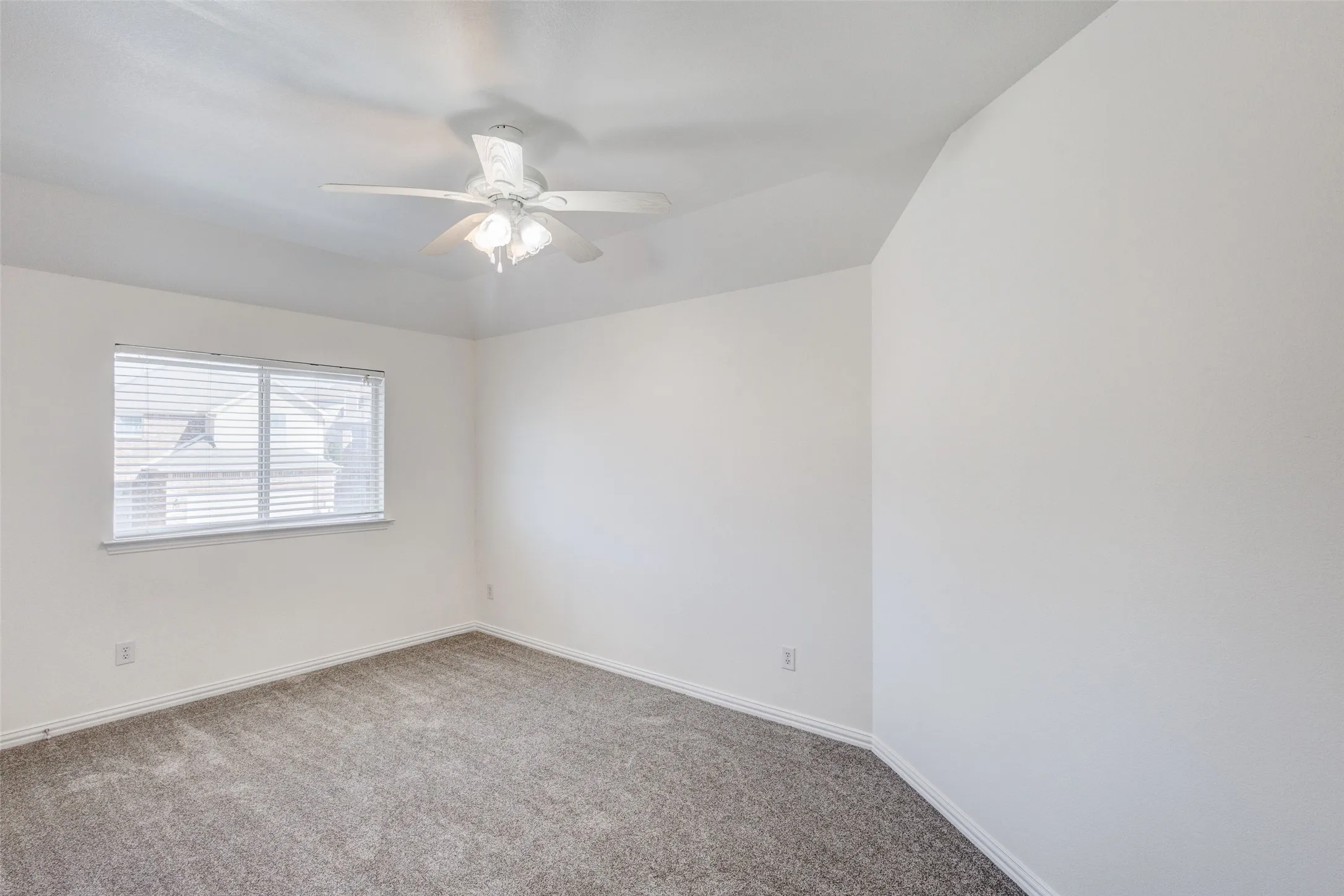 Single Family Residence For Rent in Dallas County , 1037 Kyan Lane, Carrollton, Texas 75006, 3 Bedroom, 3 Bathroom, 2 Garage spaces, 2,092 Sqft, built in 2008, mls#21374367, Real Estate Agent in Carrollton, Homes For Rent in Dallas county, Homes For Rent in Carrollton, Realtor in Carrollton Texas, Real Estate Brokerage Independent Realty Texas, Luminita Cordes Realtor