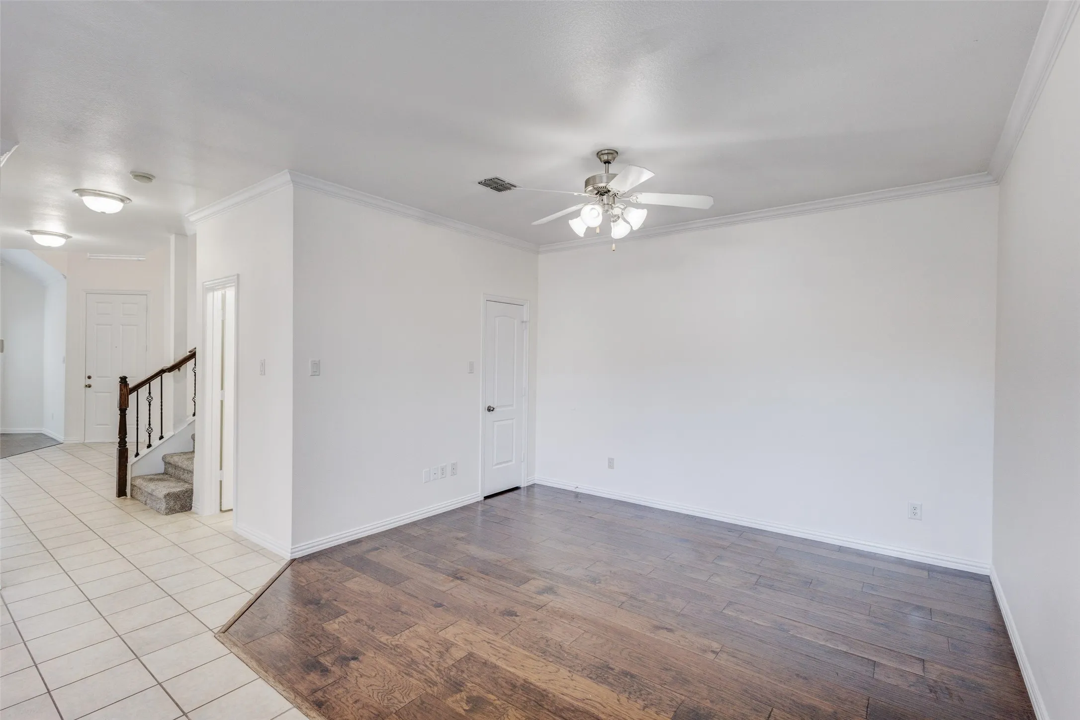 Single Family Residence For Rent in Dallas County , 1037 Kyan Lane, Carrollton, Texas 75006, 3 Bedroom, 3 Bathroom, 2 Garage spaces, 2,092 Sqft, built in 2008, mls#21374367, Real Estate Agent in Carrollton, Homes For Rent in Dallas county, Homes For Rent in Carrollton, Realtor in Carrollton Texas, Real Estate Brokerage Independent Realty Texas, Luminita Cordes Realtor