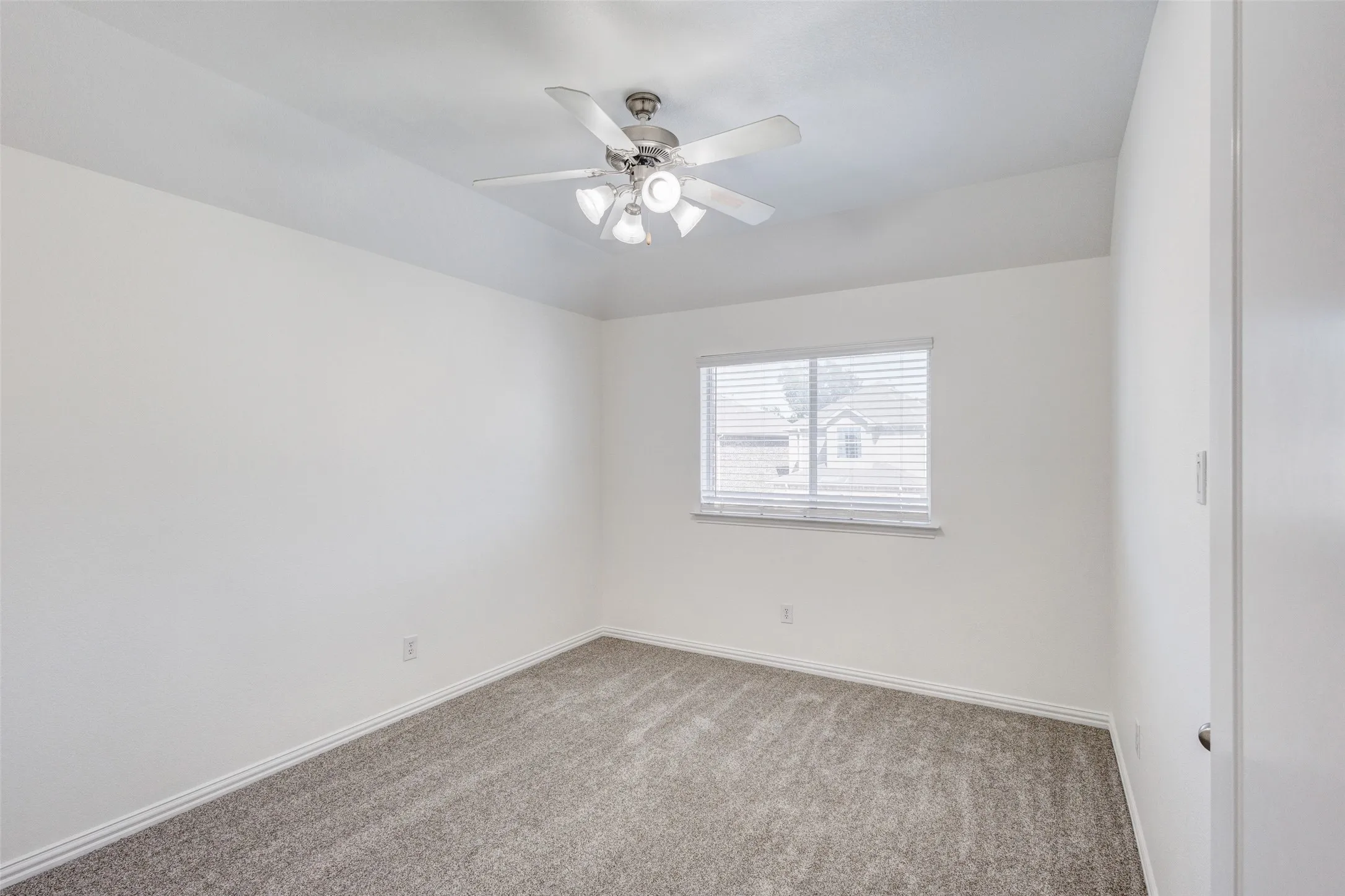 Single Family Residence For Rent in Dallas County , 1037 Kyan Lane, Carrollton, Texas 75006, 3 Bedroom, 3 Bathroom, 2 Garage spaces, 2,092 Sqft, built in 2008, mls#21374367, Real Estate Agent in Carrollton, Homes For Rent in Dallas county, Homes For Rent in Carrollton, Realtor in Carrollton Texas, Real Estate Brokerage Independent Realty Texas, Luminita Cordes Realtor