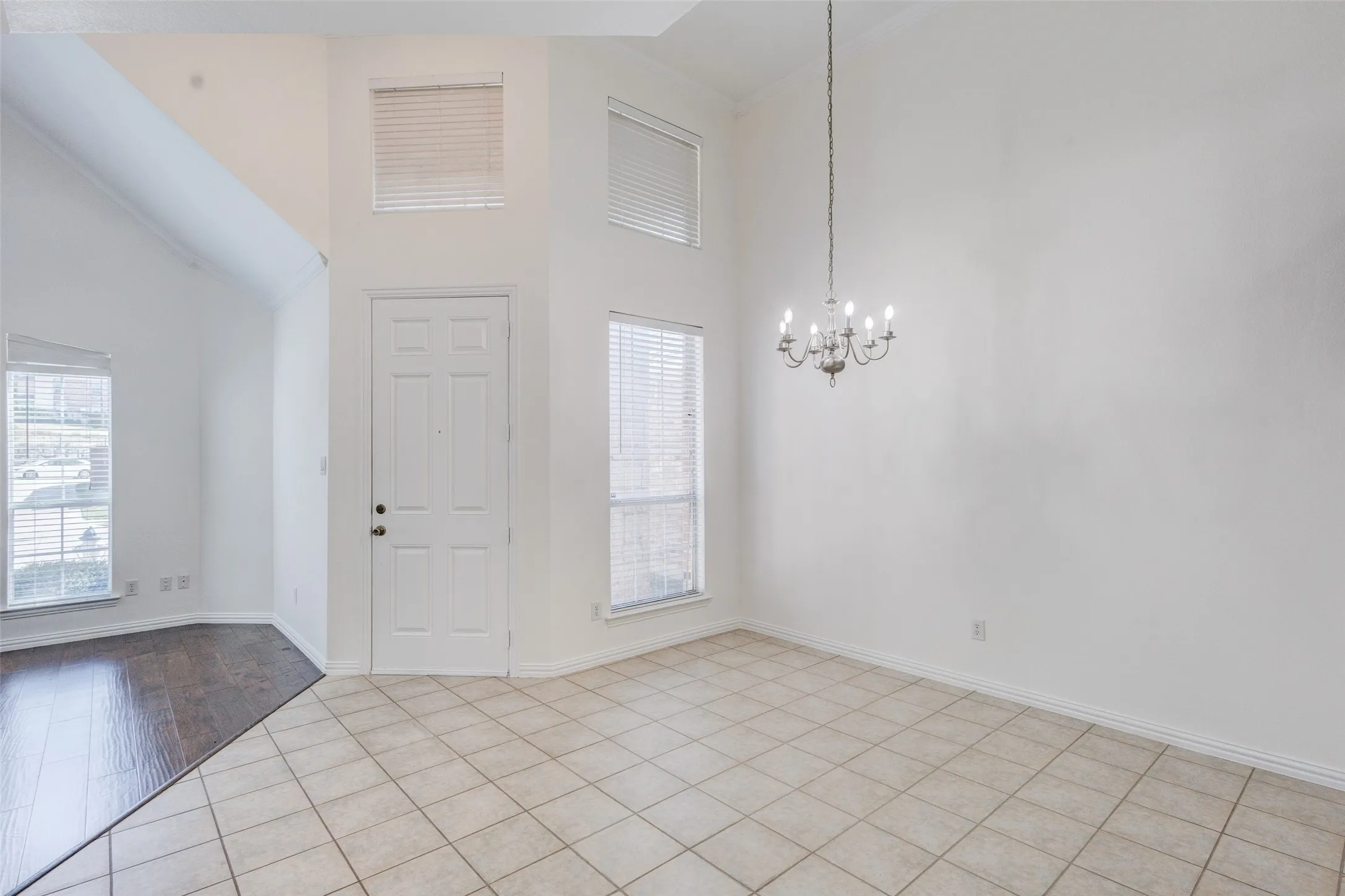 Single Family Residence For Rent in Dallas County , 1037 Kyan Lane, Carrollton, Texas 75006, 3 Bedroom, 3 Bathroom, 2 Garage spaces, 2,092 Sqft, built in 2008, mls#21374367, Real Estate Agent in Carrollton, Homes For Rent in Dallas county, Homes For Rent in Carrollton, Realtor in Carrollton Texas, Real Estate Brokerage Independent Realty Texas, Luminita Cordes Realtor