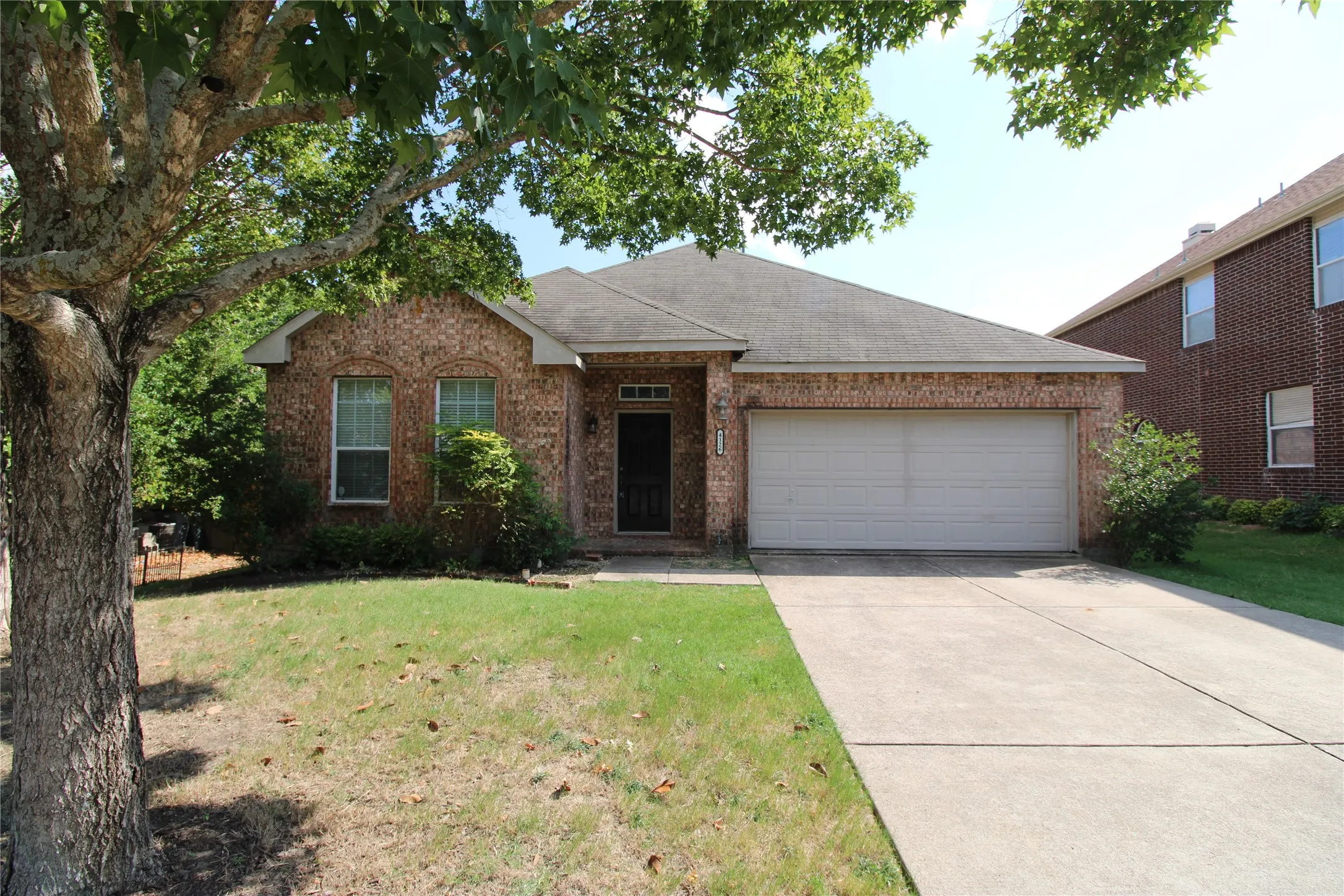 Single Family Residence For Rent in Dallas County , 4126 Carrington Drive, Garland, Texas 75043, 3 Bedroom, 2 Bathroom, 2 Garage spaces, 2,186 Sqft, built in 2002, mls#21380634, Real Estate Agent in Garland, Homes For Rent in Dallas county, Homes For Rent in Garland, Realtor in Garland Texas, Real Estate Brokerage Independent Realty Texas, Luminita Cordes Realtor
