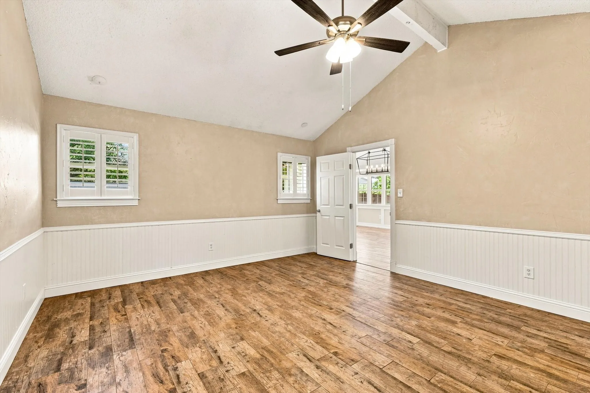 Single Family Residence For Sale in Tarrant County , 2857 Hurstview Drive, Hurst, Texas 76054, 4 Bedroom, 2 Bathroom, 2 Garage spaces, 2,392 Sqft, built in 1973, mls#21380533, Real Estate Agent in Hurst, Homes For Sale in Tarrant county, Homes For Sale in Hurst, Realtor in Hurst Texas, Real Estate Brokerage Independent Realty Texas, Luminita Cordes Realtor