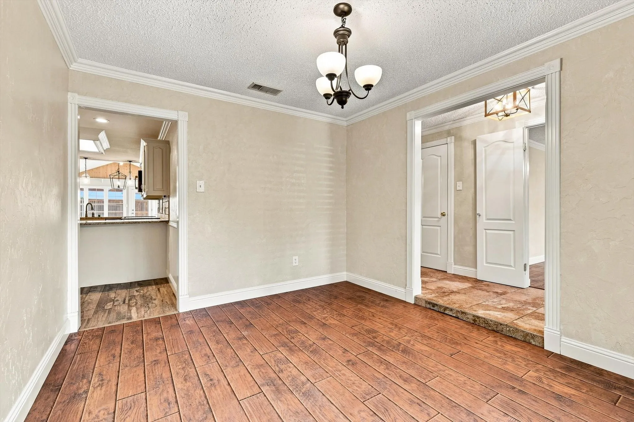 Single Family Residence For Sale in Tarrant County , 2857 Hurstview Drive, Hurst, Texas 76054, 4 Bedroom, 2 Bathroom, 2 Garage spaces, 2,392 Sqft, built in 1973, mls#21380533, Real Estate Agent in Hurst, Homes For Sale in Tarrant county, Homes For Sale in Hurst, Realtor in Hurst Texas, Real Estate Brokerage Independent Realty Texas, Luminita Cordes Realtor