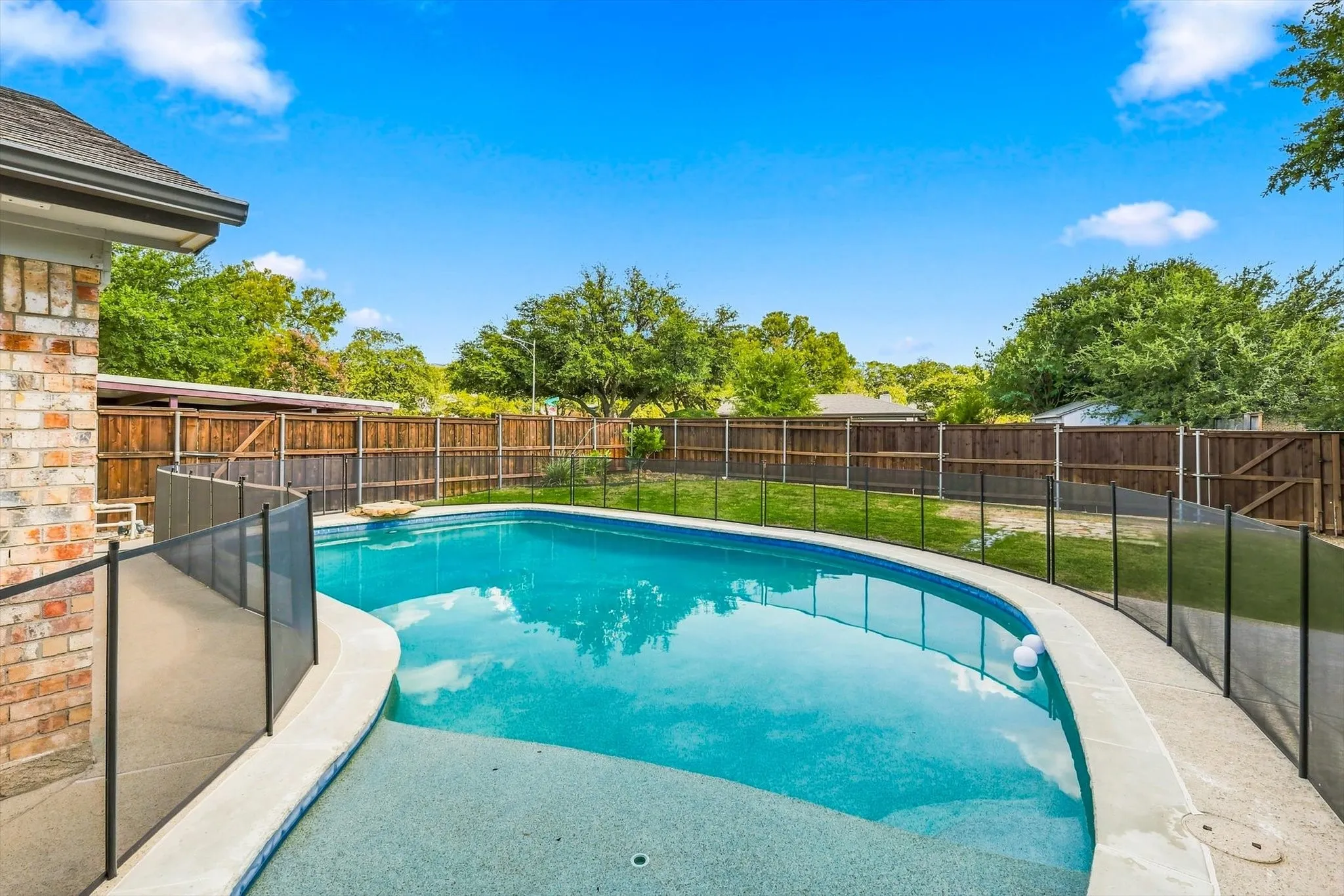 Single Family Residence For Sale in Tarrant County , 2857 Hurstview Drive, Hurst, Texas 76054, 4 Bedroom, 2 Bathroom, 2 Garage spaces, 2,392 Sqft, built in 1973, mls#21380533, Real Estate Agent in Hurst, Homes For Sale in Tarrant county, Homes For Sale in Hurst, Realtor in Hurst Texas, Real Estate Brokerage Independent Realty Texas, Luminita Cordes Realtor