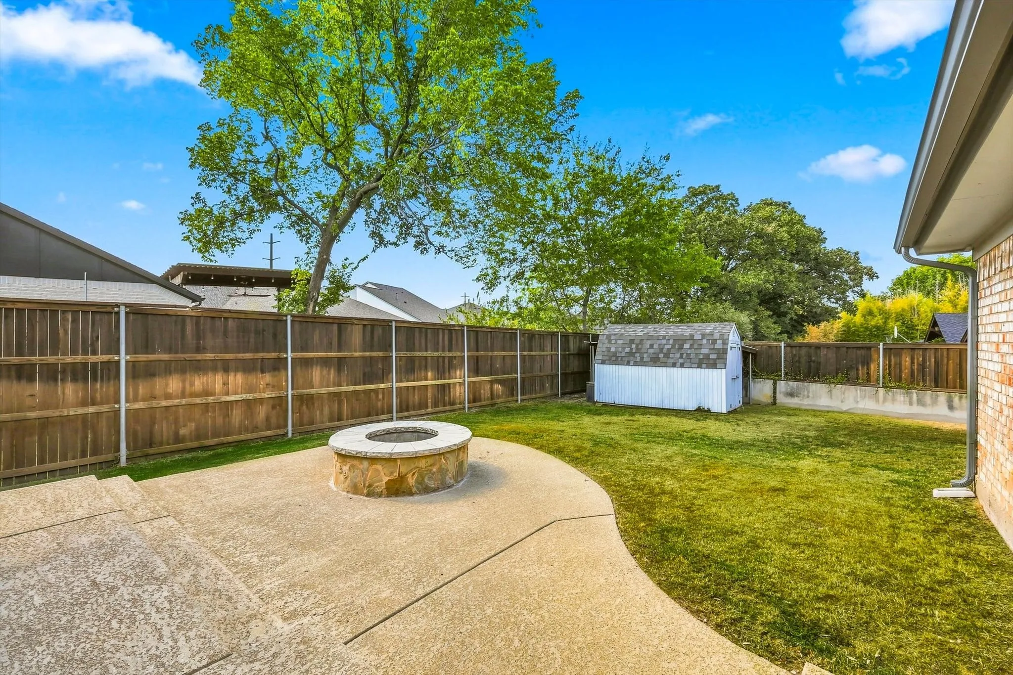 Single Family Residence For Sale in Tarrant County , 2857 Hurstview Drive, Hurst, Texas 76054, 4 Bedroom, 2 Bathroom, 2 Garage spaces, 2,392 Sqft, built in 1973, mls#21380533, Real Estate Agent in Hurst, Homes For Sale in Tarrant county, Homes For Sale in Hurst, Realtor in Hurst Texas, Real Estate Brokerage Independent Realty Texas, Luminita Cordes Realtor