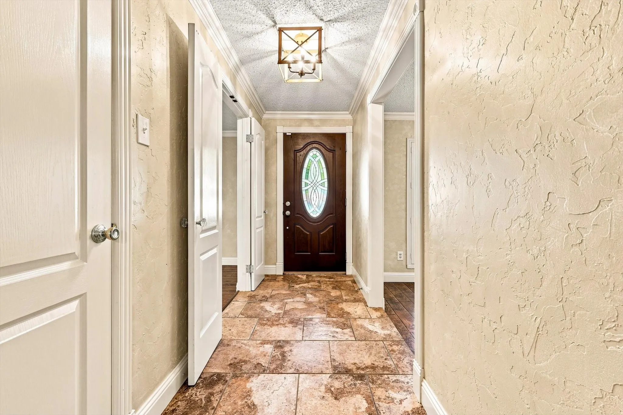 Single Family Residence For Sale in Tarrant County , 2857 Hurstview Drive, Hurst, Texas 76054, 4 Bedroom, 2 Bathroom, 2 Garage spaces, 2,392 Sqft, built in 1973, mls#21380533, Real Estate Agent in Hurst, Homes For Sale in Tarrant county, Homes For Sale in Hurst, Realtor in Hurst Texas, Real Estate Brokerage Independent Realty Texas, Luminita Cordes Realtor