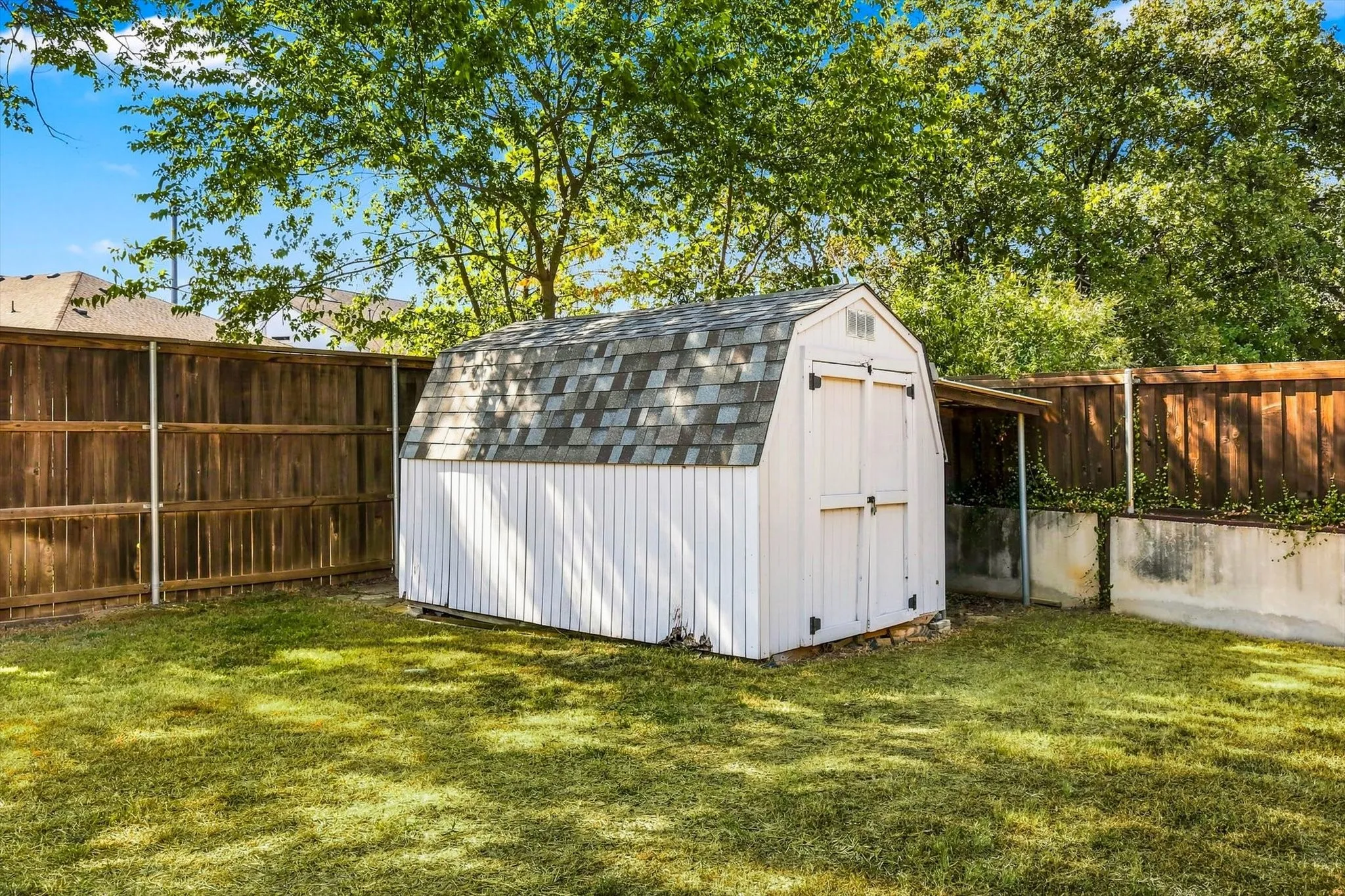 Single Family Residence For Sale in Tarrant County , 2857 Hurstview Drive, Hurst, Texas 76054, 4 Bedroom, 2 Bathroom, 2 Garage spaces, 2,392 Sqft, built in 1973, mls#21380533, Real Estate Agent in Hurst, Homes For Sale in Tarrant county, Homes For Sale in Hurst, Realtor in Hurst Texas, Real Estate Brokerage Independent Realty Texas, Luminita Cordes Realtor