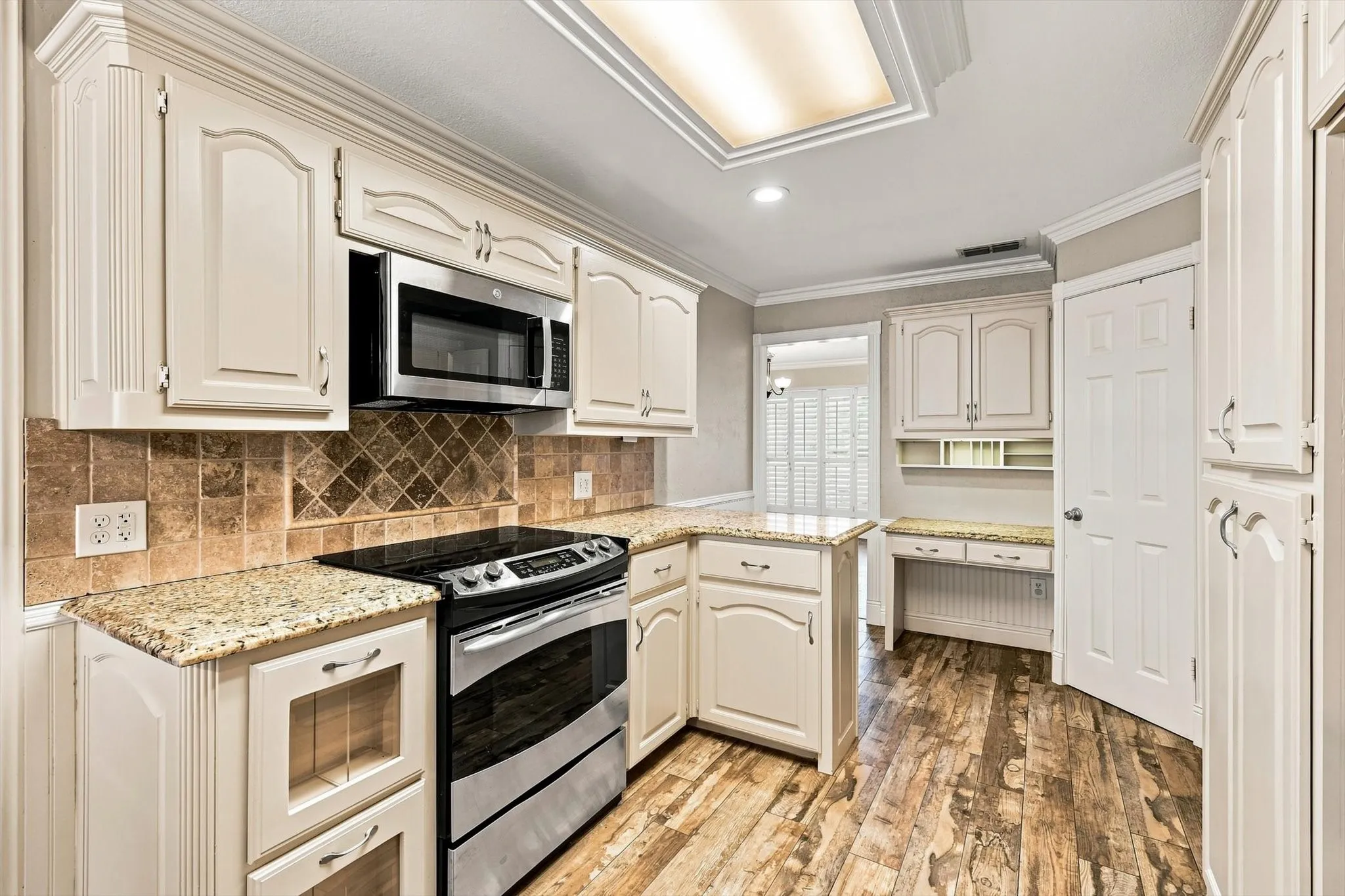 Single Family Residence For Sale in Tarrant County , 2857 Hurstview Drive, Hurst, Texas 76054, 4 Bedroom, 2 Bathroom, 2 Garage spaces, 2,392 Sqft, built in 1973, mls#21380533, Real Estate Agent in Hurst, Homes For Sale in Tarrant county, Homes For Sale in Hurst, Realtor in Hurst Texas, Real Estate Brokerage Independent Realty Texas, Luminita Cordes Realtor