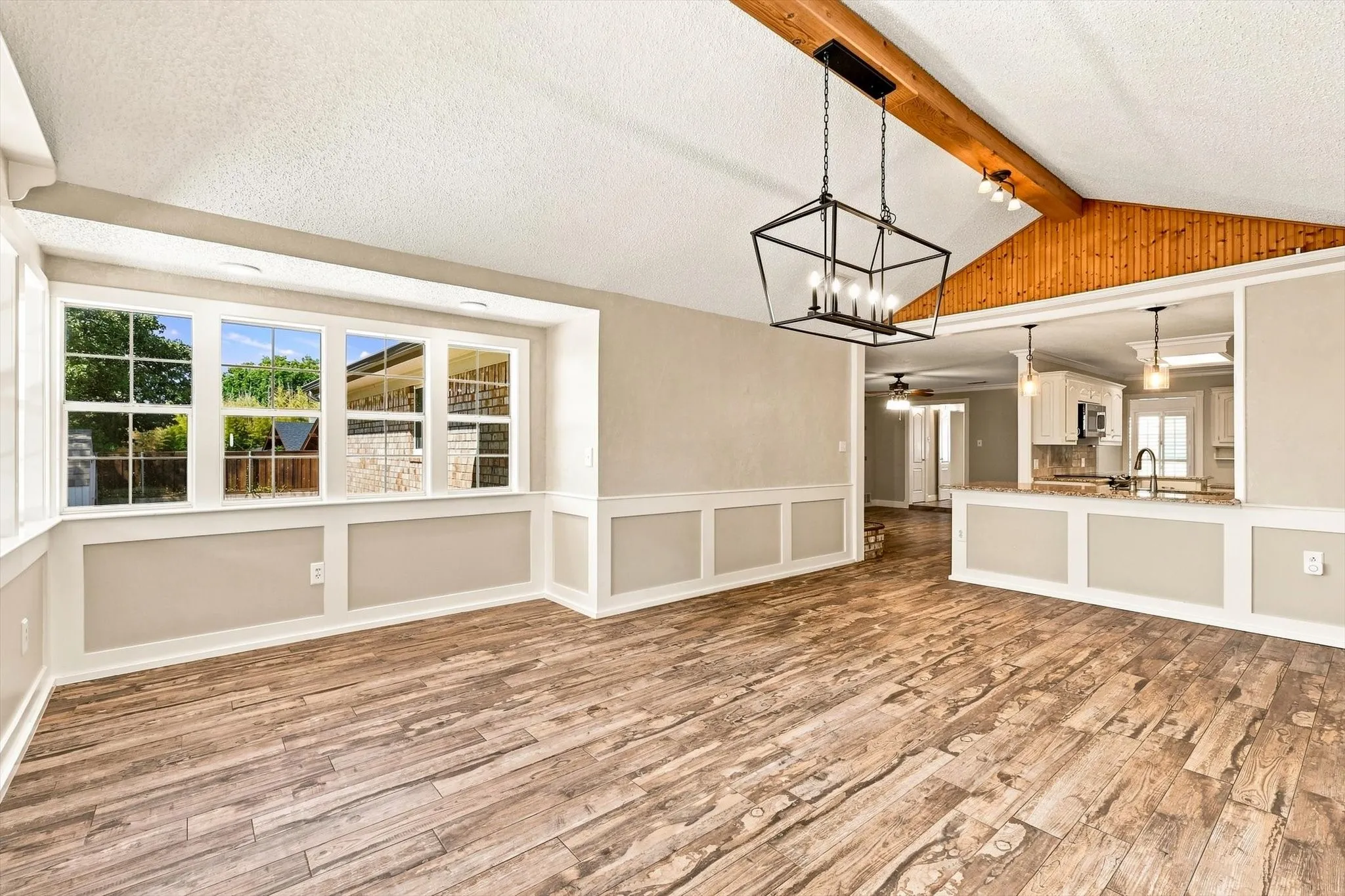 Single Family Residence For Sale in Tarrant County , 2857 Hurstview Drive, Hurst, Texas 76054, 4 Bedroom, 2 Bathroom, 2 Garage spaces, 2,392 Sqft, built in 1973, mls#21380533, Real Estate Agent in Hurst, Homes For Sale in Tarrant county, Homes For Sale in Hurst, Realtor in Hurst Texas, Real Estate Brokerage Independent Realty Texas, Luminita Cordes Realtor