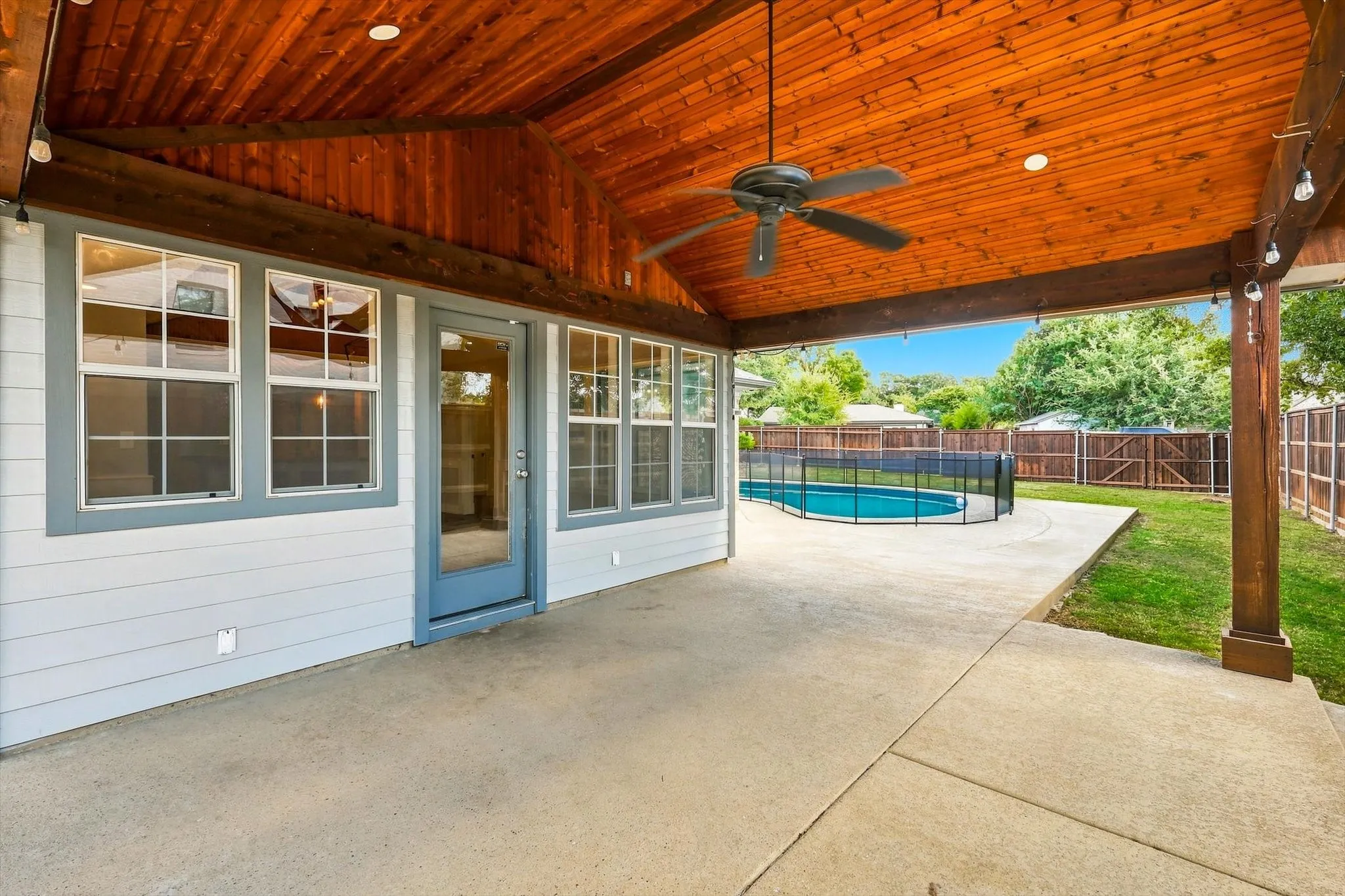 Single Family Residence For Sale in Tarrant County , 2857 Hurstview Drive, Hurst, Texas 76054, 4 Bedroom, 2 Bathroom, 2 Garage spaces, 2,392 Sqft, built in 1973, mls#21380533, Real Estate Agent in Hurst, Homes For Sale in Tarrant county, Homes For Sale in Hurst, Realtor in Hurst Texas, Real Estate Brokerage Independent Realty Texas, Luminita Cordes Realtor
