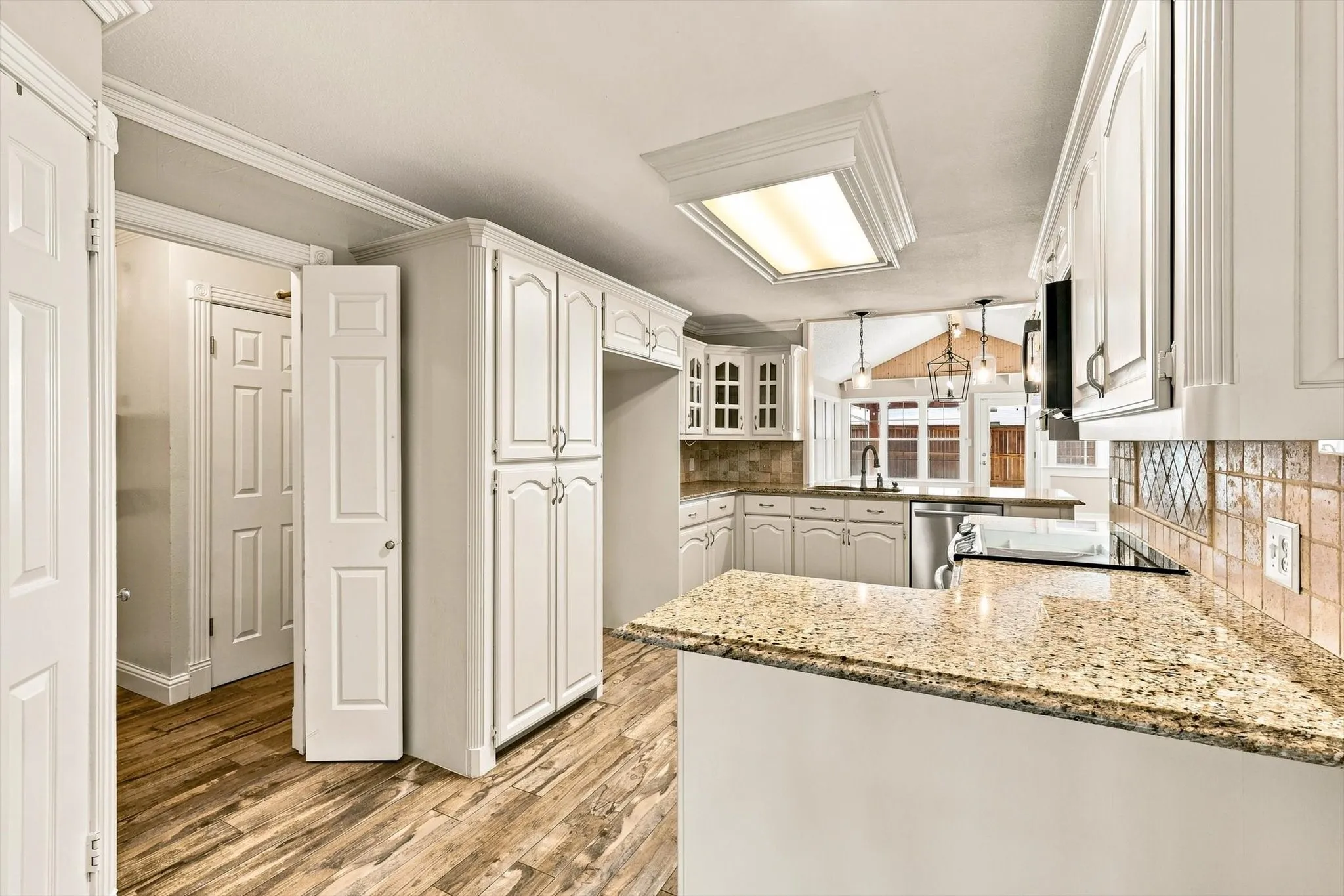 Single Family Residence For Sale in Tarrant County , 2857 Hurstview Drive, Hurst, Texas 76054, 4 Bedroom, 2 Bathroom, 2 Garage spaces, 2,392 Sqft, built in 1973, mls#21380533, Real Estate Agent in Hurst, Homes For Sale in Tarrant county, Homes For Sale in Hurst, Realtor in Hurst Texas, Real Estate Brokerage Independent Realty Texas, Luminita Cordes Realtor