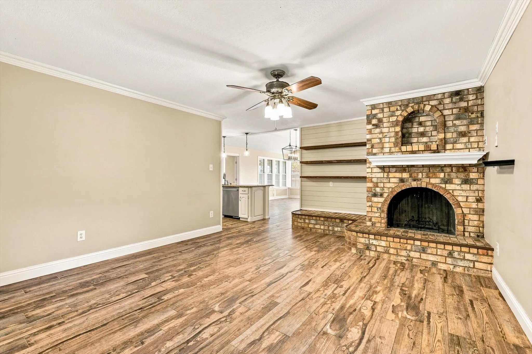 Single Family Residence For Sale in Tarrant County , 2857 Hurstview Drive, Hurst, Texas 76054, 4 Bedroom, 2 Bathroom, 2 Garage spaces, 2,392 Sqft, built in 1973, mls#21380533, Real Estate Agent in Hurst, Homes For Sale in Tarrant county, Homes For Sale in Hurst, Realtor in Hurst Texas, Real Estate Brokerage Independent Realty Texas, Luminita Cordes Realtor