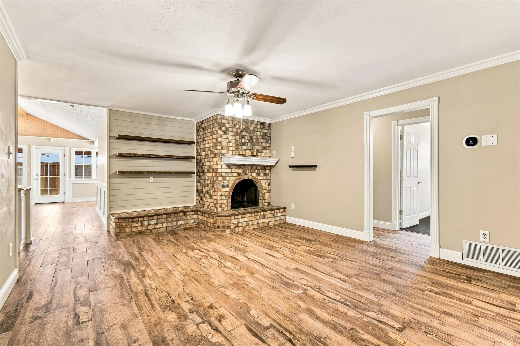Single Family Residence For Sale in Tarrant County , 2857 Hurstview Drive, Hurst, Texas 76054, 4 Bedroom, 2 Bathroom, 2 Garage spaces, 2,392 Sqft, built in 1973, mls#21380533, Real Estate Agent in Hurst, Homes For Sale in Tarrant county, Homes For Sale in Hurst, Realtor in Hurst Texas, Real Estate Brokerage Independent Realty Texas, Luminita Cordes Realtor