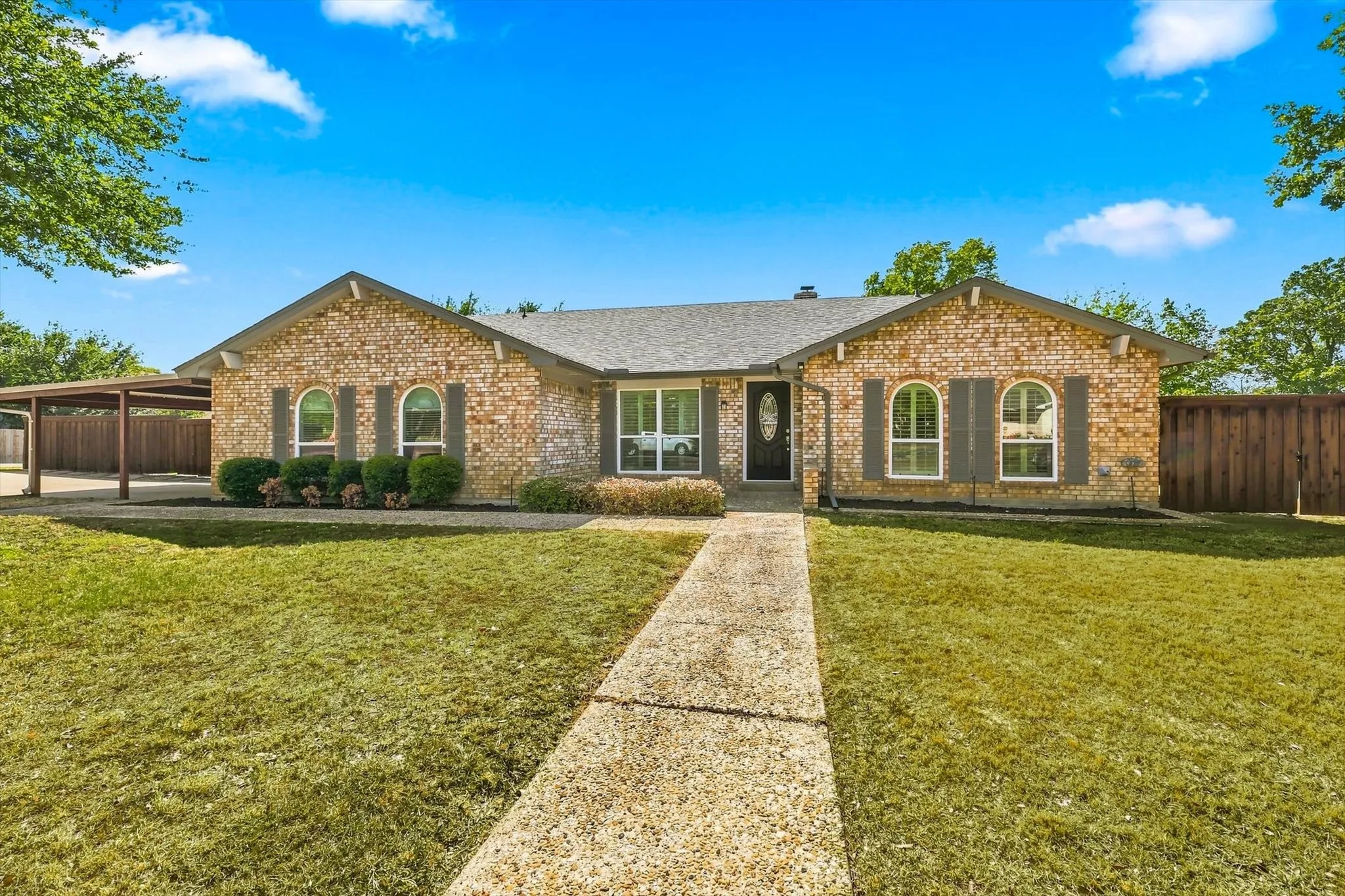 Single Family Residence For Sale in Tarrant County , 2857 Hurstview Drive, Hurst, Texas 76054, 4 Bedroom, 2 Bathroom, 2 Garage spaces, 2,392 Sqft, built in 1973, mls#21380533, Real Estate Agent in Hurst, Homes For Sale in Tarrant county, Homes For Sale in Hurst, Realtor in Hurst Texas, Real Estate Brokerage Independent Realty Texas, Luminita Cordes Realtor