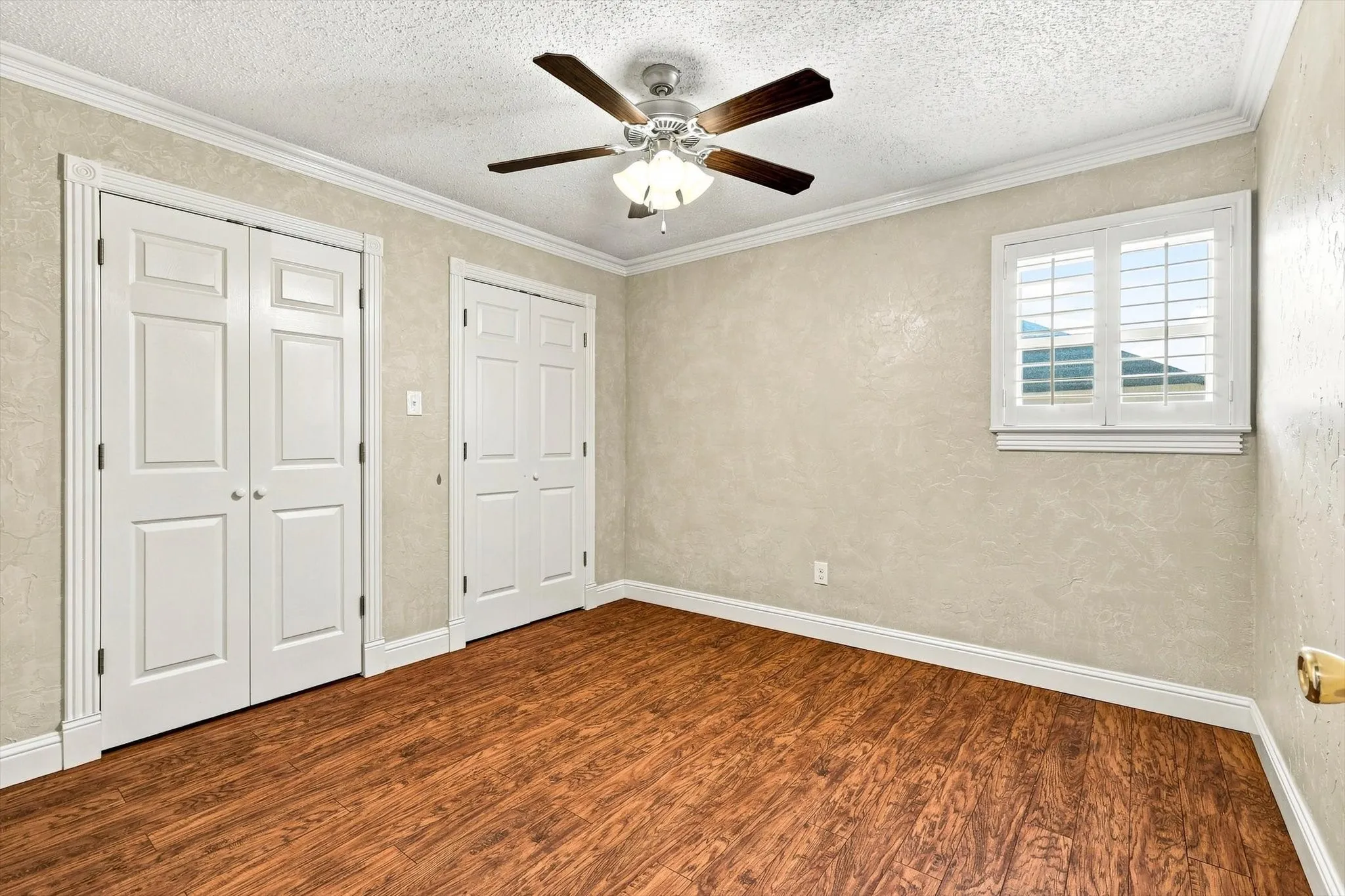 Single Family Residence For Sale in Tarrant County , 2857 Hurstview Drive, Hurst, Texas 76054, 4 Bedroom, 2 Bathroom, 2 Garage spaces, 2,392 Sqft, built in 1973, mls#21380533, Real Estate Agent in Hurst, Homes For Sale in Tarrant county, Homes For Sale in Hurst, Realtor in Hurst Texas, Real Estate Brokerage Independent Realty Texas, Luminita Cordes Realtor