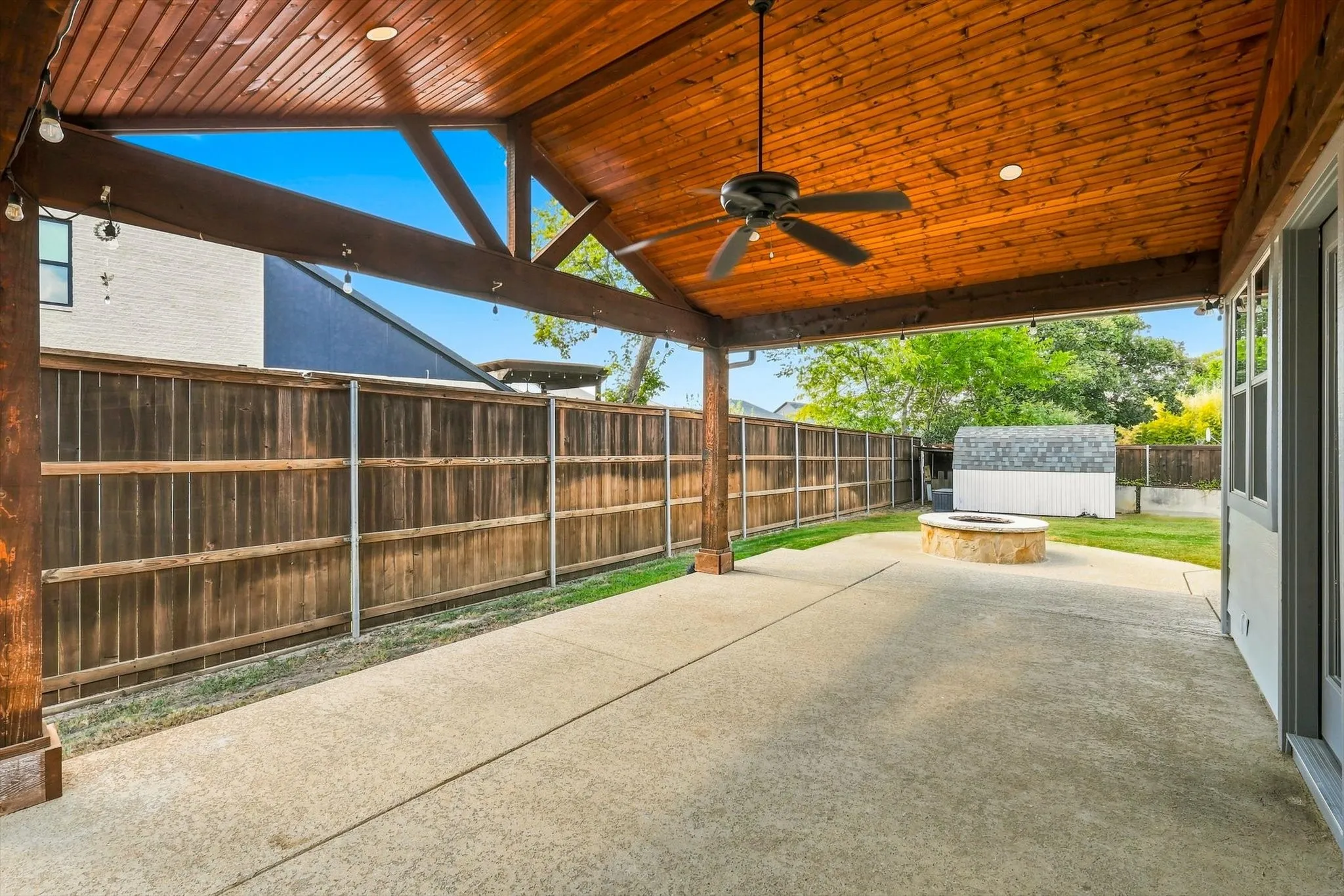 Single Family Residence For Sale in Tarrant County , 2857 Hurstview Drive, Hurst, Texas 76054, 4 Bedroom, 2 Bathroom, 2 Garage spaces, 2,392 Sqft, built in 1973, mls#21380533, Real Estate Agent in Hurst, Homes For Sale in Tarrant county, Homes For Sale in Hurst, Realtor in Hurst Texas, Real Estate Brokerage Independent Realty Texas, Luminita Cordes Realtor