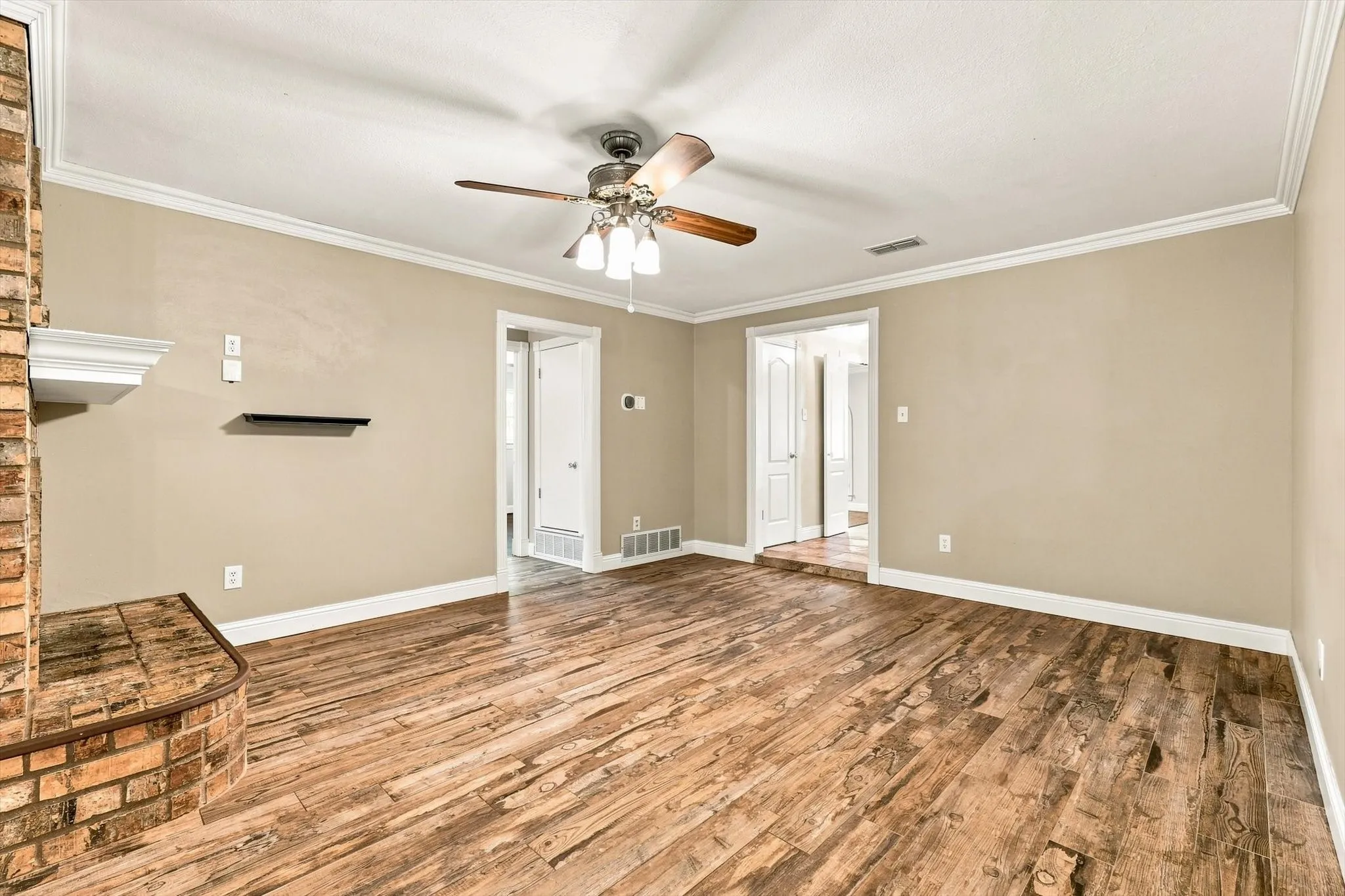 Single Family Residence For Sale in Tarrant County , 2857 Hurstview Drive, Hurst, Texas 76054, 4 Bedroom, 2 Bathroom, 2 Garage spaces, 2,392 Sqft, built in 1973, mls#21380533, Real Estate Agent in Hurst, Homes For Sale in Tarrant county, Homes For Sale in Hurst, Realtor in Hurst Texas, Real Estate Brokerage Independent Realty Texas, Luminita Cordes Realtor