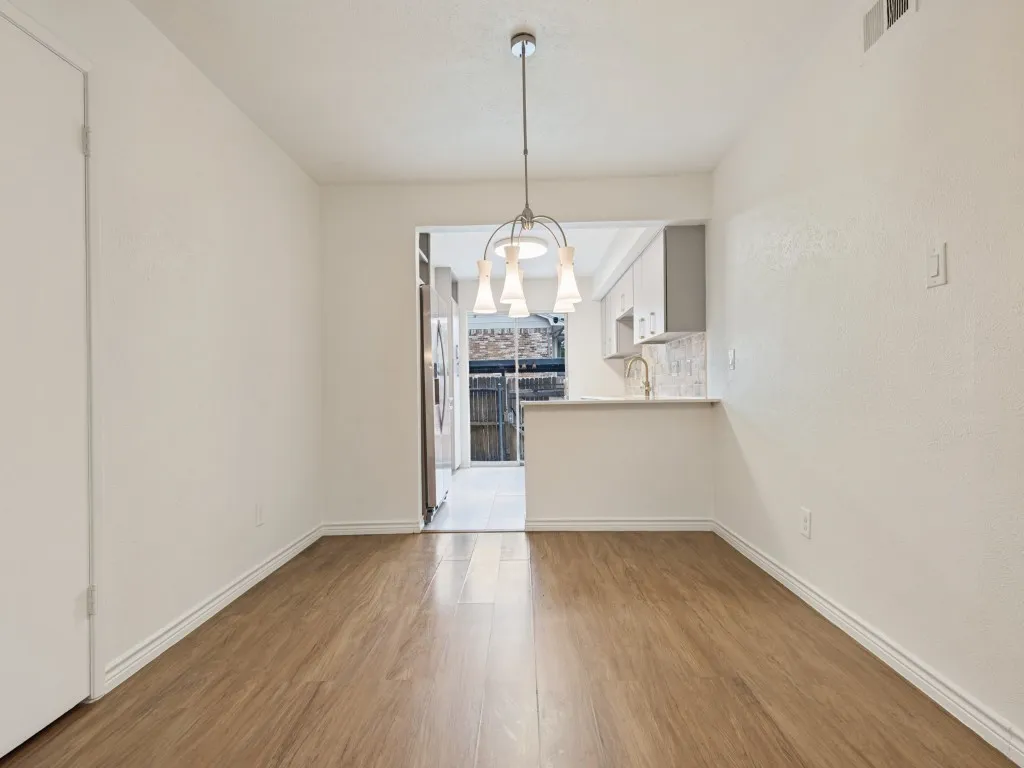Condominium For Rent in Dallas County , 8083 Meadow Road 125, Dallas, Texas 75231, 2 Bedroom, 2 Bathroom, Garage spaces, 1,053 Sqft, built in 1969, mls#21379363, Real Estate Agent in Dallas, Homes For Rent in Dallas county, Homes For Rent in Dallas, Realtor in Dallas Texas, Real Estate Brokerage Independent Realty Texas, Luminita Cordes Realtor