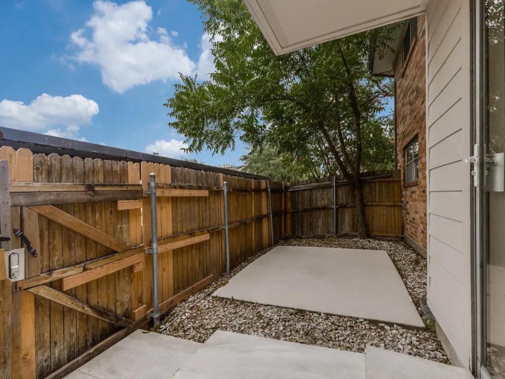 Condominium For Rent in Dallas County , 8083 Meadow Road 125, Dallas, Texas 75231, 2 Bedroom, 2 Bathroom, Garage spaces, 1,053 Sqft, built in 1969, mls#21379363, Real Estate Agent in Dallas, Homes For Rent in Dallas county, Homes For Rent in Dallas, Realtor in Dallas Texas, Real Estate Brokerage Independent Realty Texas, Luminita Cordes Realtor