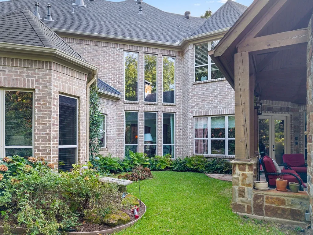 Single Family Residence For Sale in Smith County , 1950 Stonehill Drive, Tyler, Texas 75703, 5 Bedroom, 6 Bathroom, 3 Garage spaces, 5,437 Sqft, built in 2002, mls#21380582, Real Estate Agent in Tyler, Homes For Sale in Smith county, Homes For Sale in Tyler, Realtor in Tyler Texas, Real Estate Brokerage Independent Realty Texas, Luminita Cordes Realtor