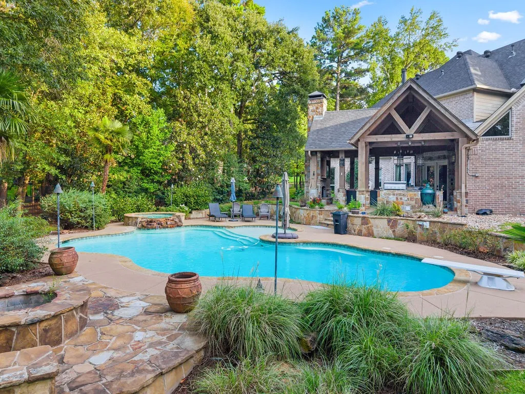 Single Family Residence For Sale in Smith County , 1950 Stonehill Drive, Tyler, Texas 75703, 5 Bedroom, 6 Bathroom, 3 Garage spaces, 5,437 Sqft, built in 2002, mls#21380582, Real Estate Agent in Tyler, Homes For Sale in Smith county, Homes For Sale in Tyler, Realtor in Tyler Texas, Real Estate Brokerage Independent Realty Texas, Luminita Cordes Realtor