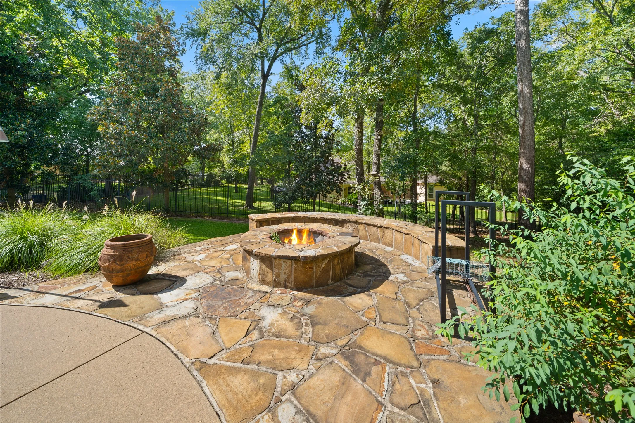 Single Family Residence For Sale in Smith County , 1950 Stonehill Drive, Tyler, Texas 75703, 5 Bedroom, 6 Bathroom, 3 Garage spaces, 5,437 Sqft, built in 2002, mls#21380582, Real Estate Agent in Tyler, Homes For Sale in Smith county, Homes For Sale in Tyler, Realtor in Tyler Texas, Real Estate Brokerage Independent Realty Texas, Luminita Cordes Realtor