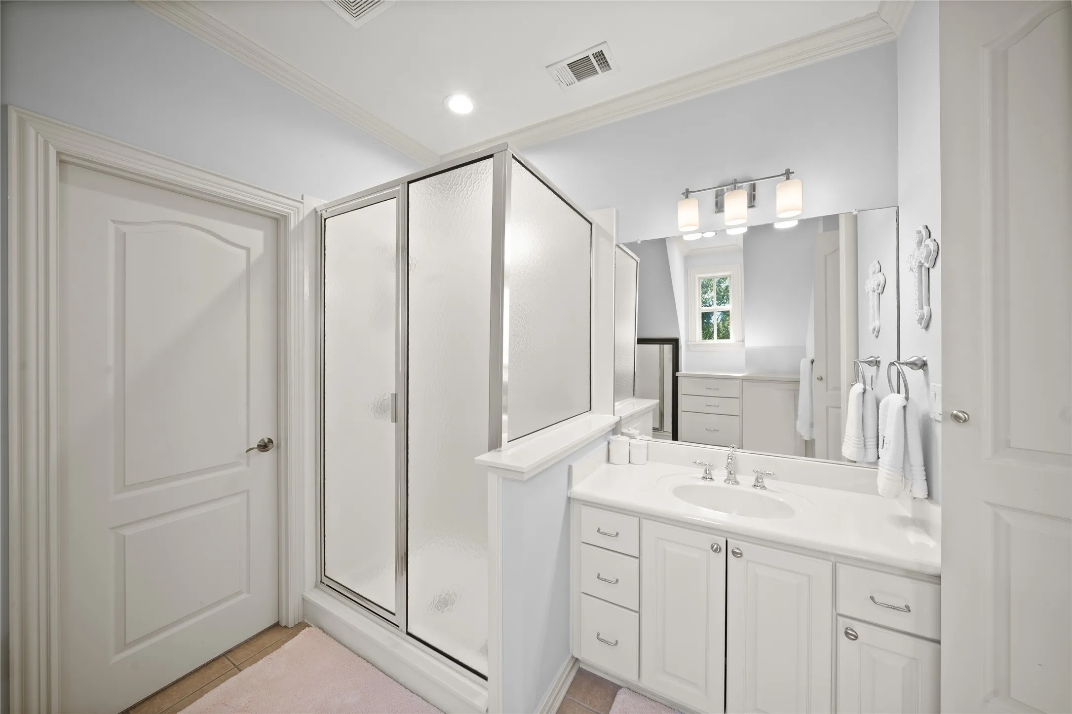 Single Family Residence For Sale in Smith County , 1950 Stonehill Drive, Tyler, Texas 75703, 5 Bedroom, 6 Bathroom, 3 Garage spaces, 5,437 Sqft, built in 2002, mls#21380582, Real Estate Agent in Tyler, Homes For Sale in Smith county, Homes For Sale in Tyler, Realtor in Tyler Texas, Real Estate Brokerage Independent Realty Texas, Luminita Cordes Realtor