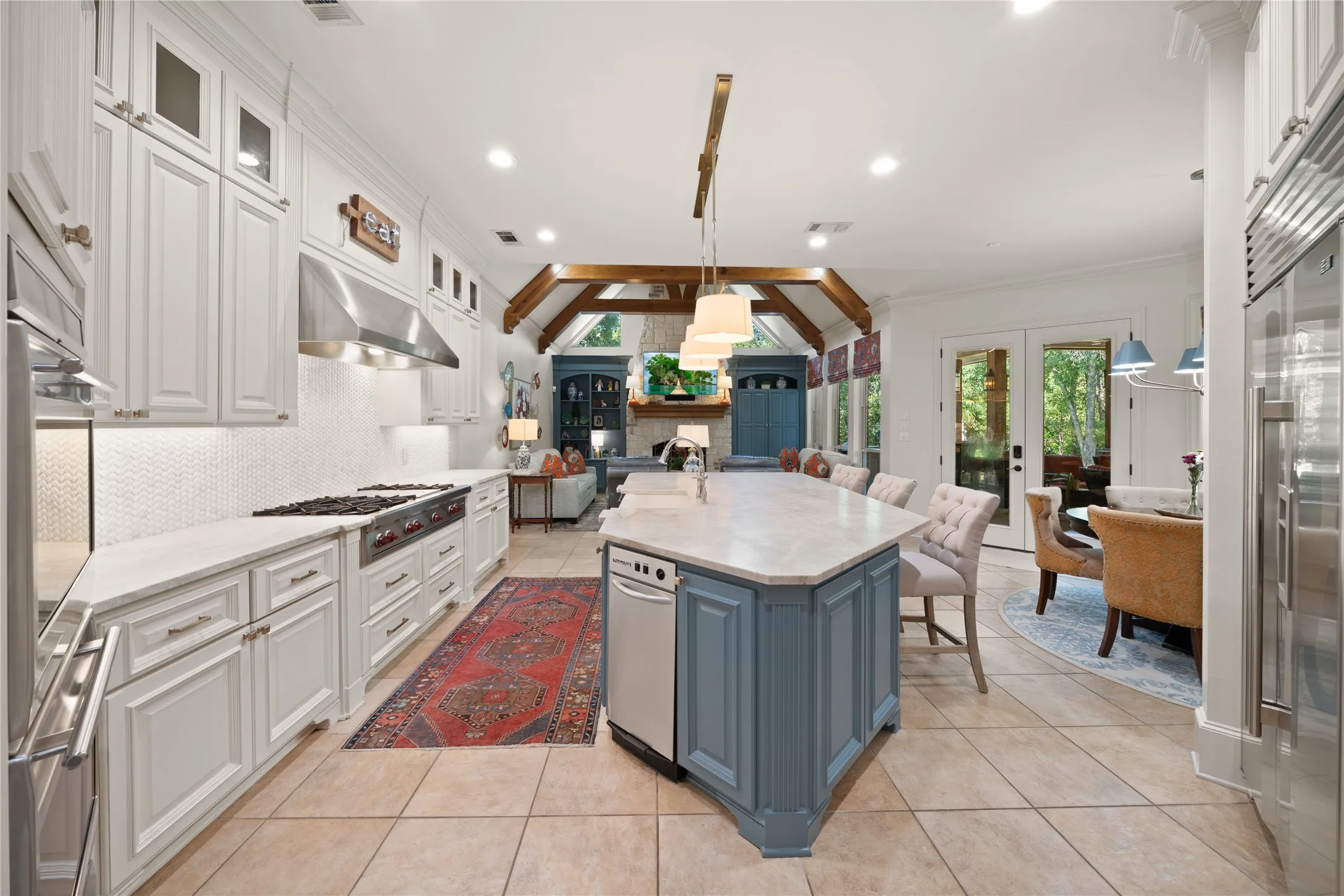 Single Family Residence For Sale in Smith County , 1950 Stonehill Drive, Tyler, Texas 75703, 5 Bedroom, 6 Bathroom, 3 Garage spaces, 5,437 Sqft, built in 2002, mls#21380582, Real Estate Agent in Tyler, Homes For Sale in Smith county, Homes For Sale in Tyler, Realtor in Tyler Texas, Real Estate Brokerage Independent Realty Texas, Luminita Cordes Realtor