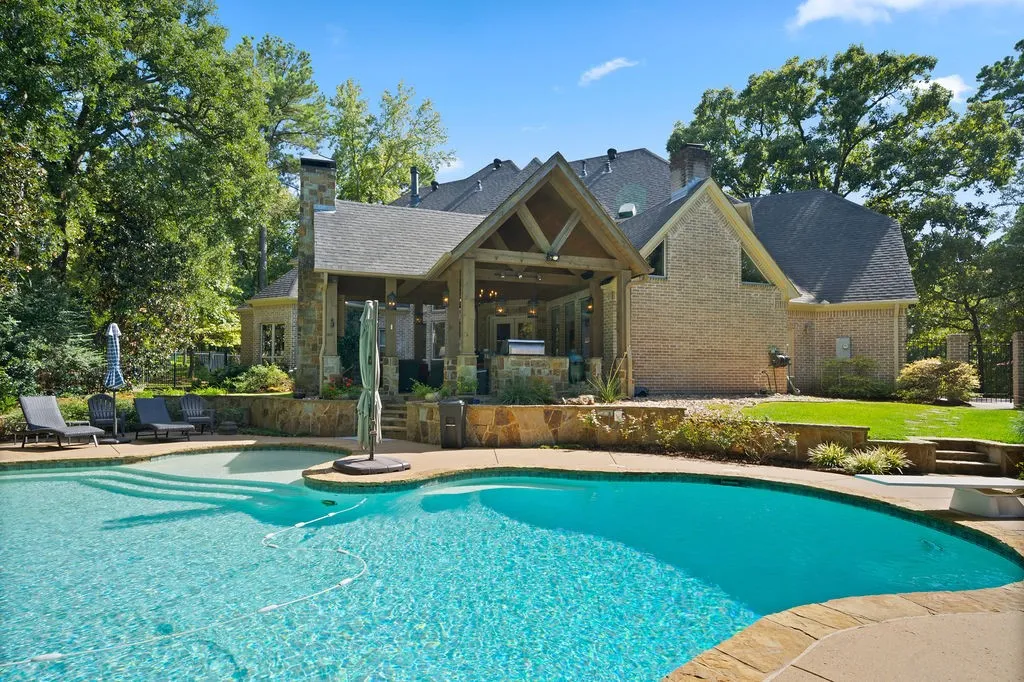 Single Family Residence For Sale in Smith County , 1950 Stonehill Drive, Tyler, Texas 75703, 5 Bedroom, 6 Bathroom, 3 Garage spaces, 5,437 Sqft, built in 2002, mls#21380582, Real Estate Agent in Tyler, Homes For Sale in Smith county, Homes For Sale in Tyler, Realtor in Tyler Texas, Real Estate Brokerage Independent Realty Texas, Luminita Cordes Realtor