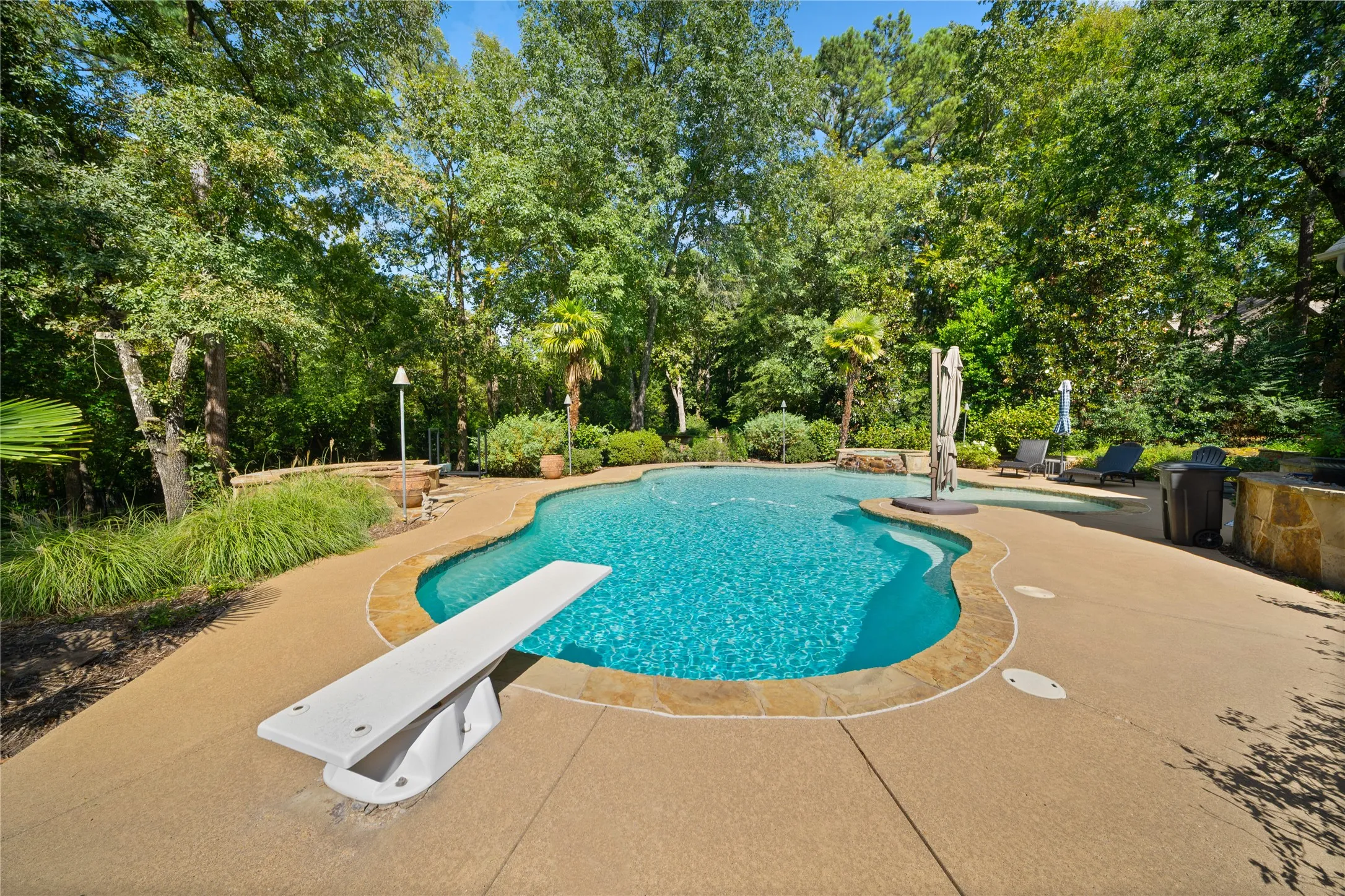 Single Family Residence For Sale in Smith County , 1950 Stonehill Drive, Tyler, Texas 75703, 5 Bedroom, 6 Bathroom, 3 Garage spaces, 5,437 Sqft, built in 2002, mls#21380582, Real Estate Agent in Tyler, Homes For Sale in Smith county, Homes For Sale in Tyler, Realtor in Tyler Texas, Real Estate Brokerage Independent Realty Texas, Luminita Cordes Realtor