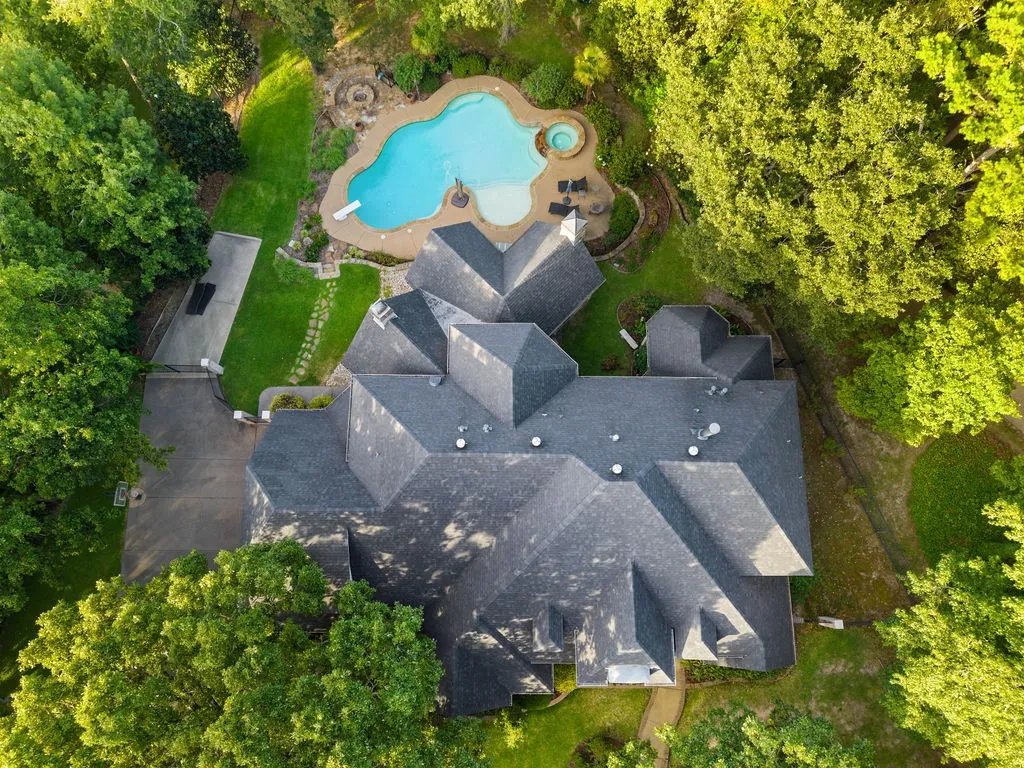 Single Family Residence For Sale in Smith County , 1950 Stonehill Drive, Tyler, Texas 75703, 5 Bedroom, 6 Bathroom, 3 Garage spaces, 5,437 Sqft, built in 2002, mls#21380582, Real Estate Agent in Tyler, Homes For Sale in Smith county, Homes For Sale in Tyler, Realtor in Tyler Texas, Real Estate Brokerage Independent Realty Texas, Luminita Cordes Realtor