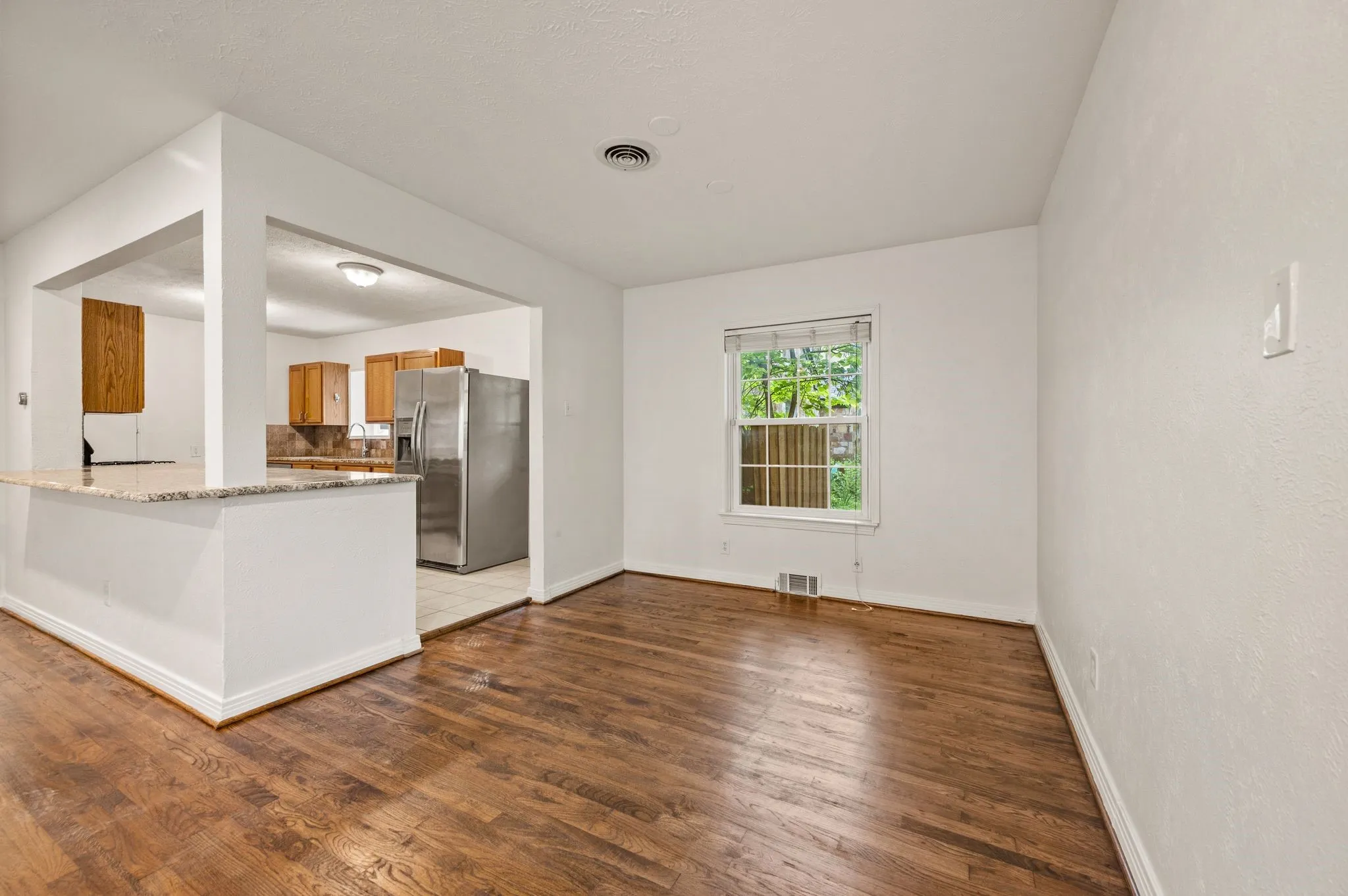 Single Family Residence For Sale in Dallas County , 6644 Fisher Road, Dallas, Texas 75214, 3 Bedroom, 2 Bathroom, 1 Garage spaces, 1,328 Sqft, built in 1955, mls#21380632, Real Estate Agent in Dallas, Homes For Sale in Dallas county, Homes For Sale in Dallas, Realtor in Dallas Texas, Real Estate Brokerage Independent Realty Texas, Luminita Cordes Realtor