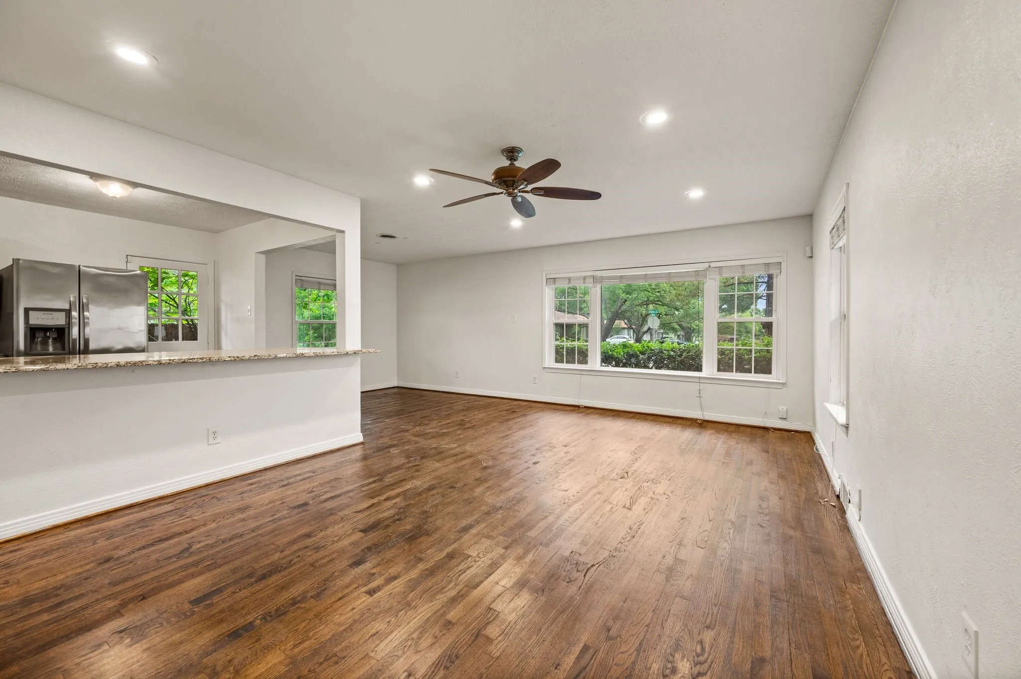 Single Family Residence For Sale in Dallas County , 6644 Fisher Road, Dallas, Texas 75214, 3 Bedroom, 2 Bathroom, 1 Garage spaces, 1,328 Sqft, built in 1955, mls#21380632, Real Estate Agent in Dallas, Homes For Sale in Dallas county, Homes For Sale in Dallas, Realtor in Dallas Texas, Real Estate Brokerage Independent Realty Texas, Luminita Cordes Realtor