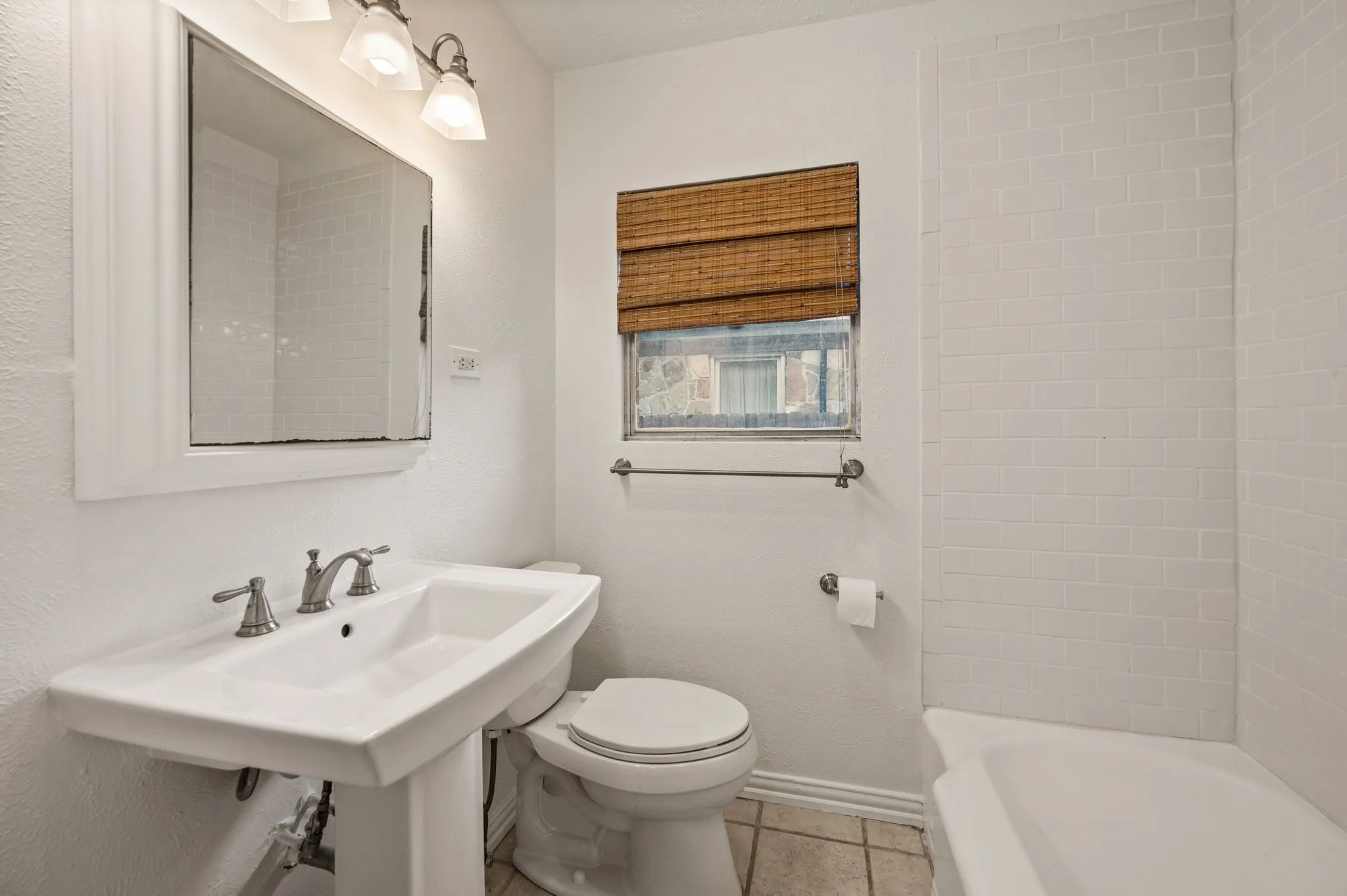 Single Family Residence For Sale in Dallas County , 6644 Fisher Road, Dallas, Texas 75214, 3 Bedroom, 2 Bathroom, 1 Garage spaces, 1,328 Sqft, built in 1955, mls#21380632, Real Estate Agent in Dallas, Homes For Sale in Dallas county, Homes For Sale in Dallas, Realtor in Dallas Texas, Real Estate Brokerage Independent Realty Texas, Luminita Cordes Realtor