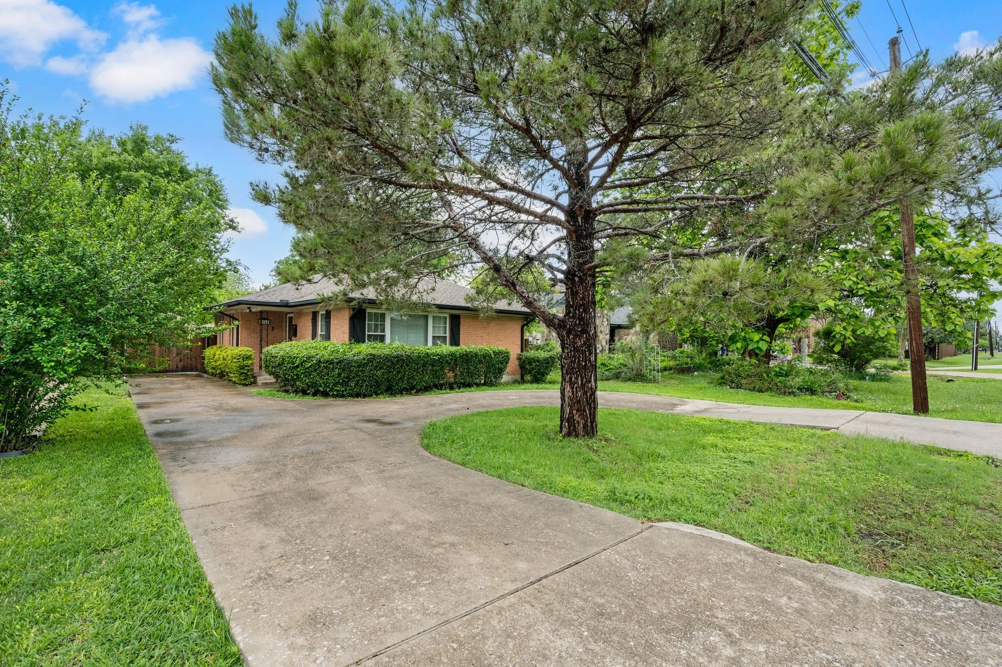 Single Family Residence For Sale in Dallas County , 6644 Fisher Road, Dallas, Texas 75214, 3 Bedroom, 2 Bathroom, 1 Garage spaces, 1,328 Sqft, built in 1955, mls#21380632, Real Estate Agent in Dallas, Homes For Sale in Dallas county, Homes For Sale in Dallas, Realtor in Dallas Texas, Real Estate Brokerage Independent Realty Texas, Luminita Cordes Realtor