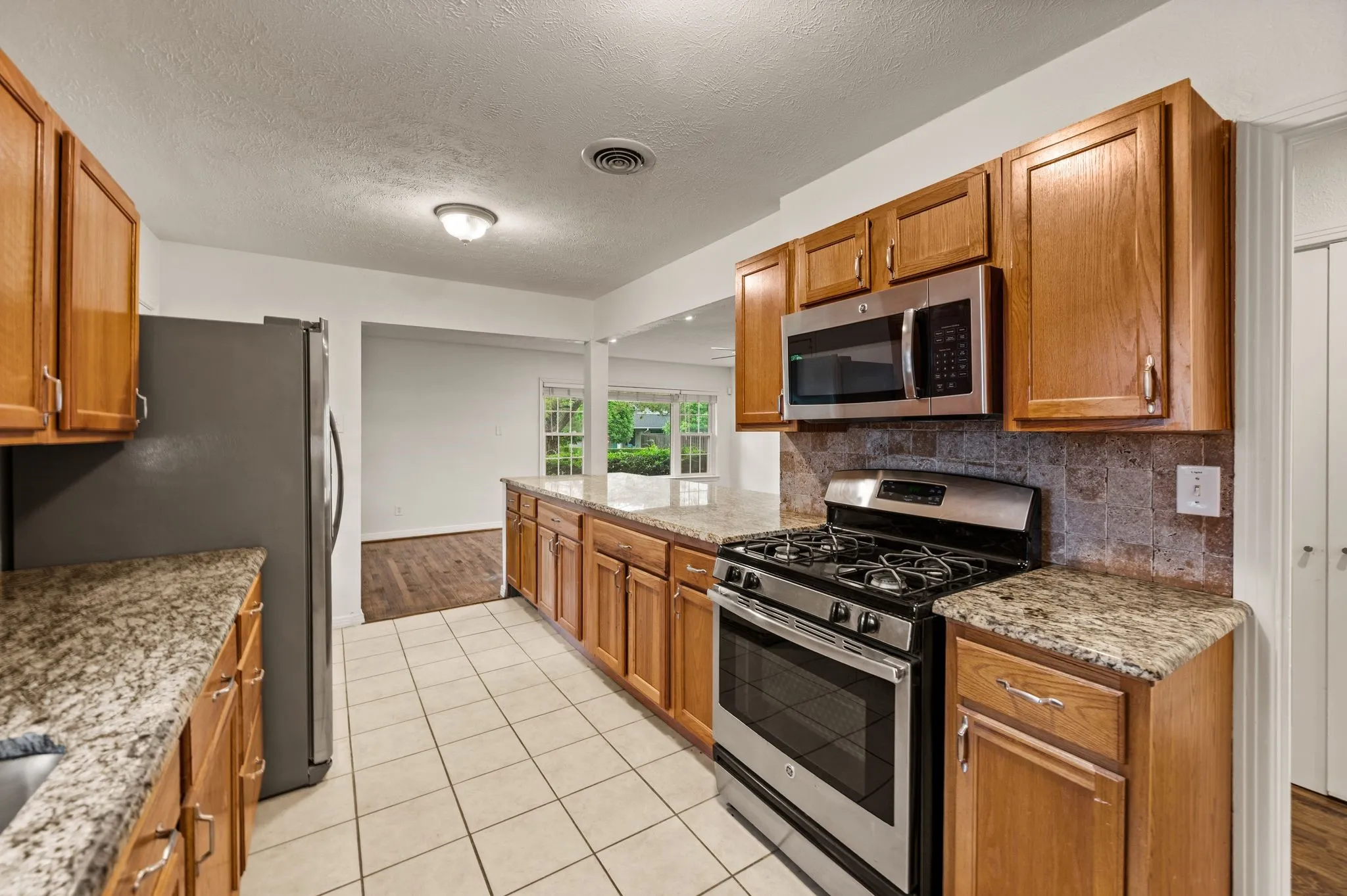 Single Family Residence For Sale in Dallas County , 6644 Fisher Road, Dallas, Texas 75214, 3 Bedroom, 2 Bathroom, 1 Garage spaces, 1,328 Sqft, built in 1955, mls#21380632, Real Estate Agent in Dallas, Homes For Sale in Dallas county, Homes For Sale in Dallas, Realtor in Dallas Texas, Real Estate Brokerage Independent Realty Texas, Luminita Cordes Realtor