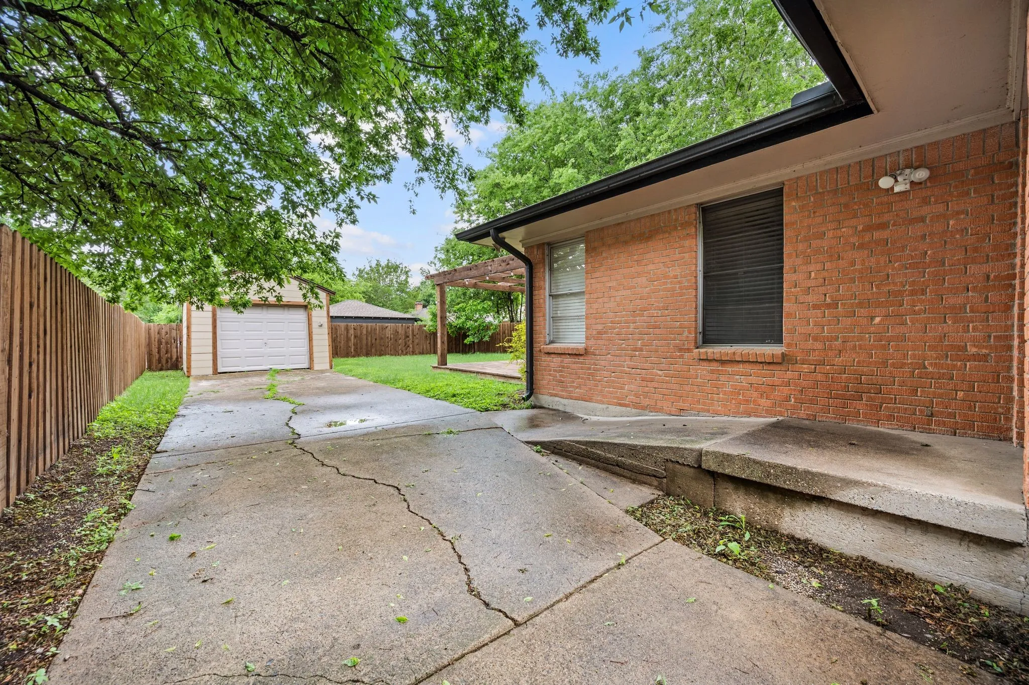 Single Family Residence For Sale in Dallas County , 6644 Fisher Road, Dallas, Texas 75214, 3 Bedroom, 2 Bathroom, 1 Garage spaces, 1,328 Sqft, built in 1955, mls#21380632, Real Estate Agent in Dallas, Homes For Sale in Dallas county, Homes For Sale in Dallas, Realtor in Dallas Texas, Real Estate Brokerage Independent Realty Texas, Luminita Cordes Realtor