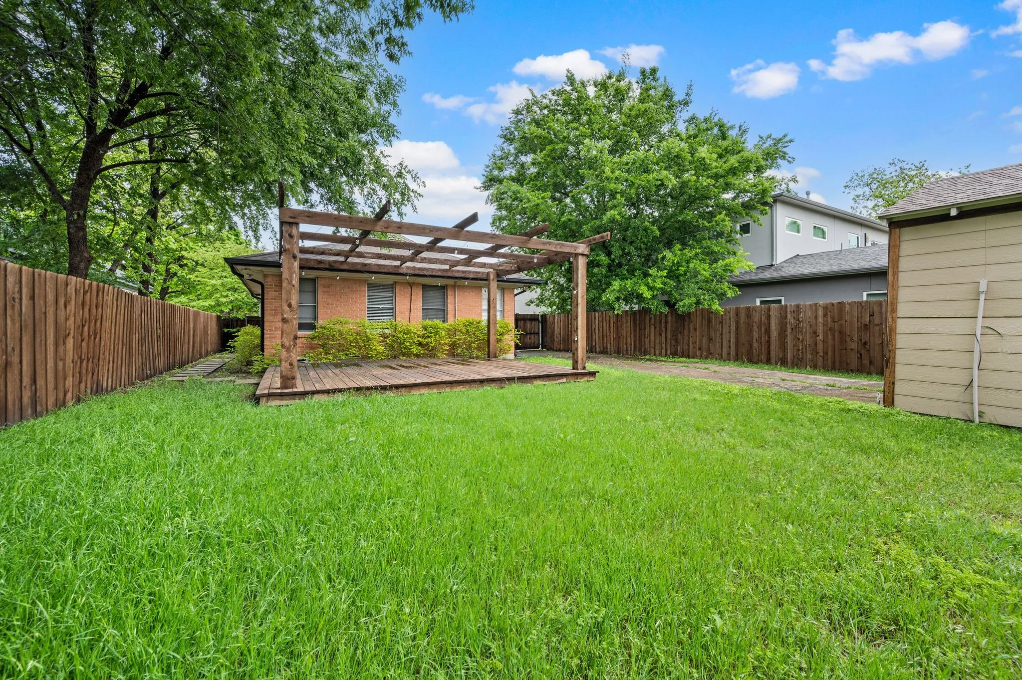 Single Family Residence For Sale in Dallas County , 6644 Fisher Road, Dallas, Texas 75214, 3 Bedroom, 2 Bathroom, 1 Garage spaces, 1,328 Sqft, built in 1955, mls#21380632, Real Estate Agent in Dallas, Homes For Sale in Dallas county, Homes For Sale in Dallas, Realtor in Dallas Texas, Real Estate Brokerage Independent Realty Texas, Luminita Cordes Realtor