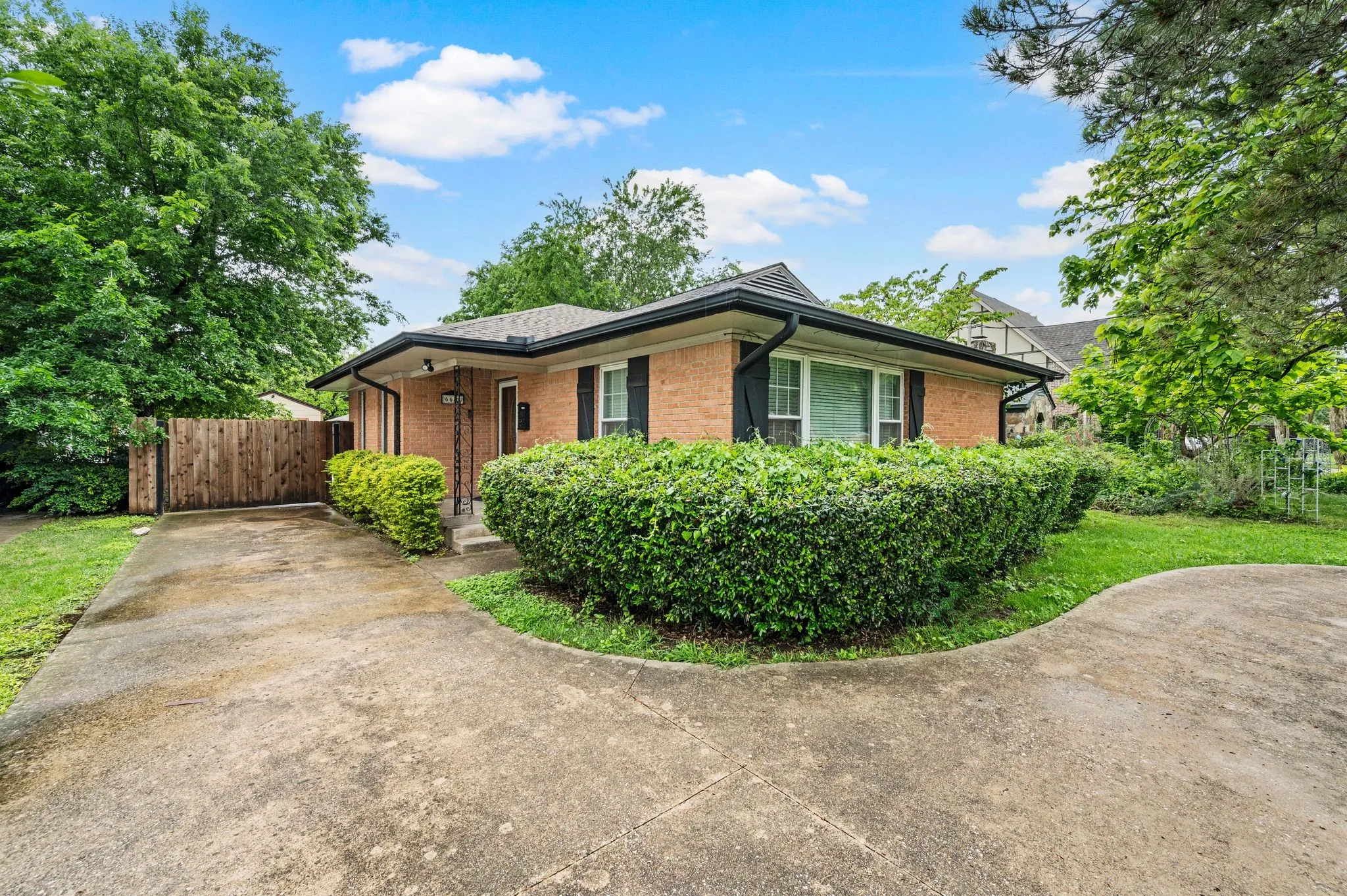 Single Family Residence For Sale in Dallas County , 6644 Fisher Road, Dallas, Texas 75214, 3 Bedroom, 2 Bathroom, 1 Garage spaces, 1,328 Sqft, built in 1955, mls#21380632, Real Estate Agent in Dallas, Homes For Sale in Dallas county, Homes For Sale in Dallas, Realtor in Dallas Texas, Real Estate Brokerage Independent Realty Texas, Luminita Cordes Realtor
