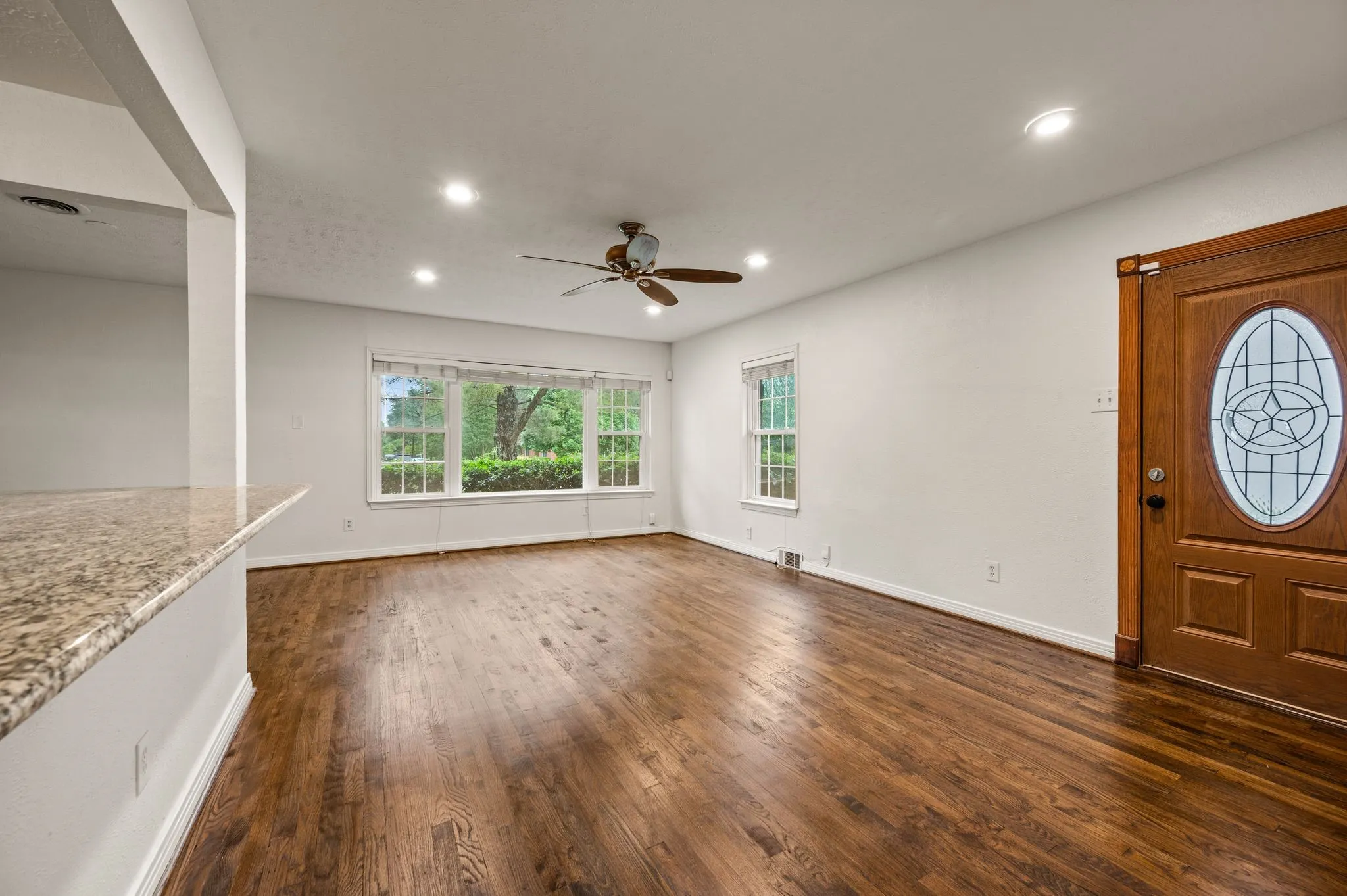 Single Family Residence For Sale in Dallas County , 6644 Fisher Road, Dallas, Texas 75214, 3 Bedroom, 2 Bathroom, 1 Garage spaces, 1,328 Sqft, built in 1955, mls#21380632, Real Estate Agent in Dallas, Homes For Sale in Dallas county, Homes For Sale in Dallas, Realtor in Dallas Texas, Real Estate Brokerage Independent Realty Texas, Luminita Cordes Realtor