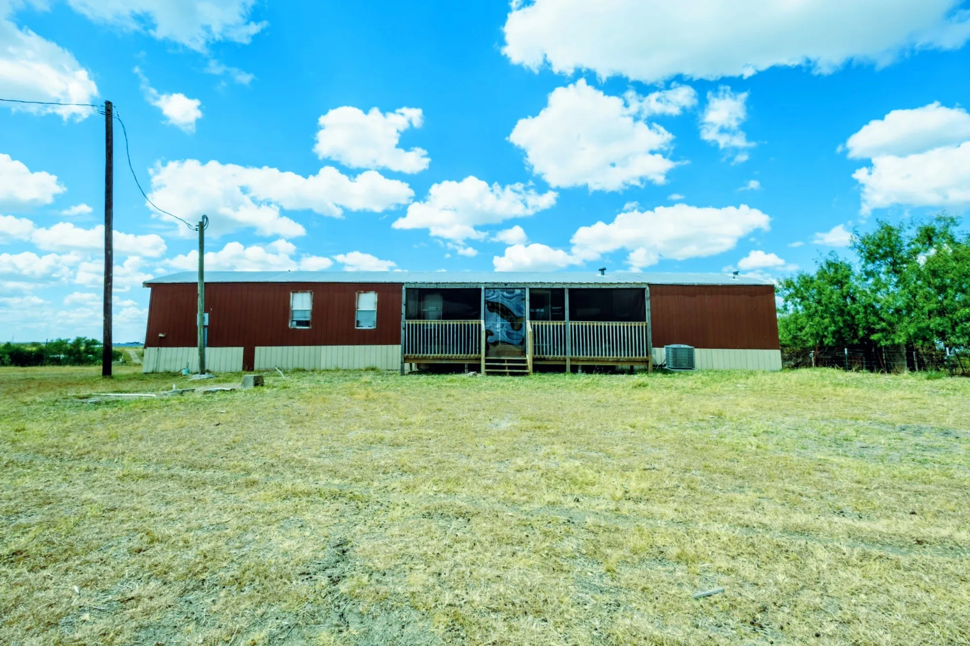 Manufactured Home For Sale in Hill County , 131 Clover Court, Hubbard, Texas 76648, 2 Bedroom, 2 Bathroom, Garage spaces, 1,216 Sqft, built in 1999, mls#21367152, Real Estate Agent in Hubbard, Homes For Sale in Hill county, Homes For Sale in Hubbard, Realtor in Hubbard Texas, Real Estate Brokerage Independent Realty Texas, Luminita Cordes Realtor