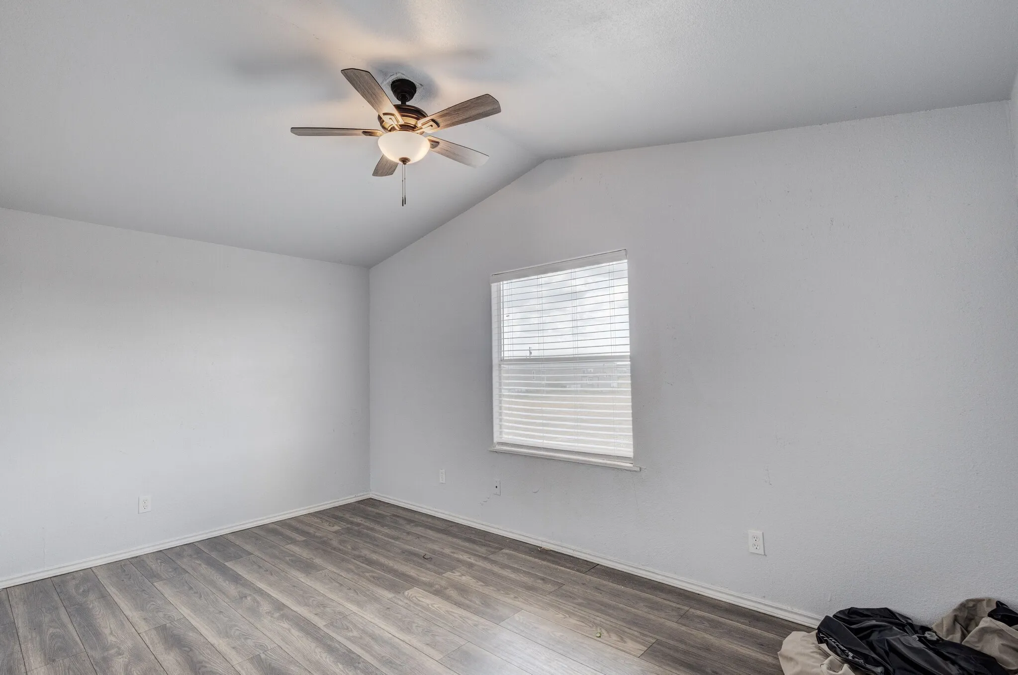 Manufactured Home For Sale in Hill County , 131 Clover Court, Hubbard, Texas 76648, 2 Bedroom, 2 Bathroom, Garage spaces, 1,216 Sqft, built in 1999, mls#21367152, Real Estate Agent in Hubbard, Homes For Sale in Hill county, Homes For Sale in Hubbard, Realtor in Hubbard Texas, Real Estate Brokerage Independent Realty Texas, Luminita Cordes Realtor