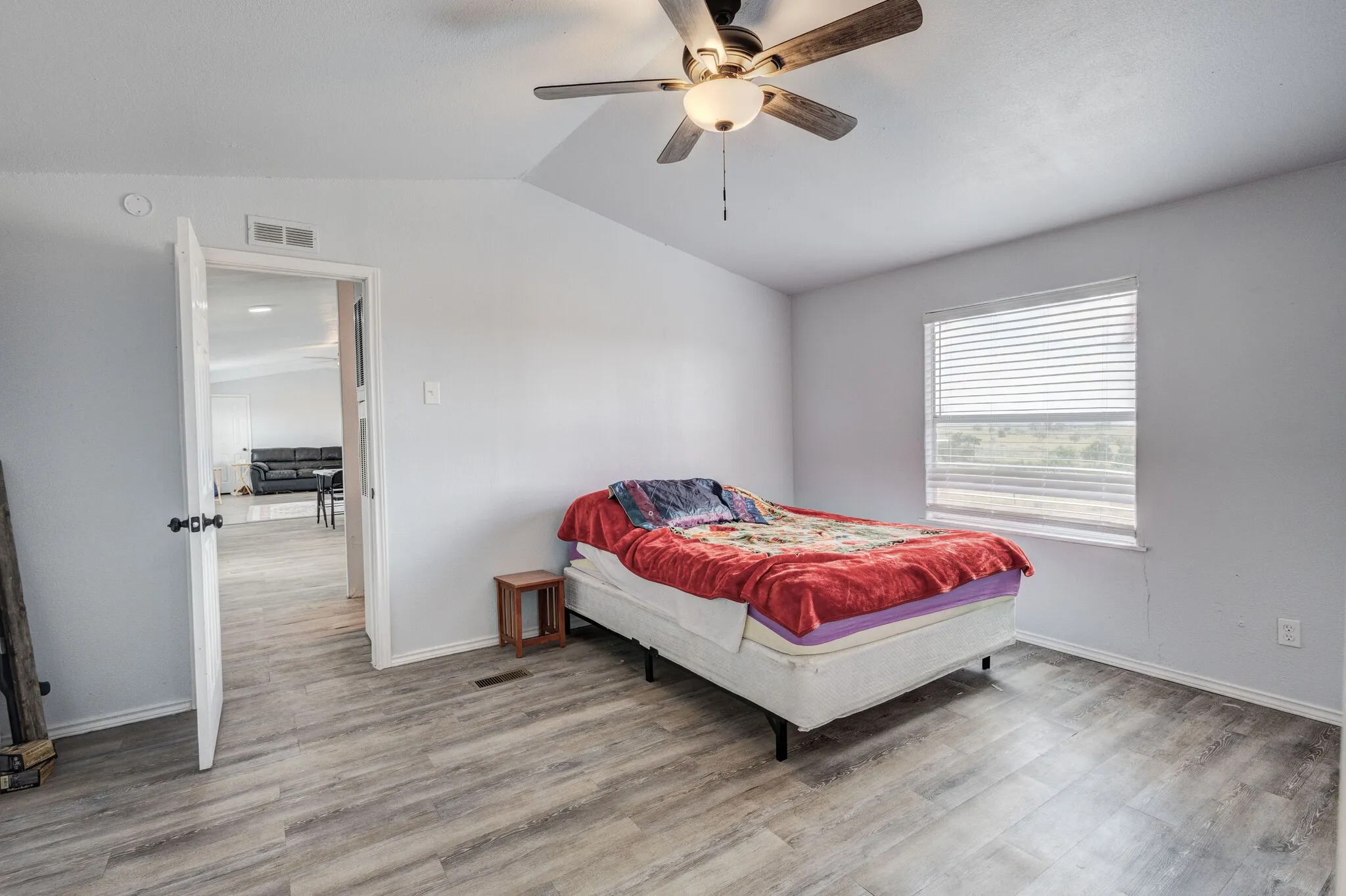Manufactured Home For Sale in Hill County , 131 Clover Court, Hubbard, Texas 76648, 2 Bedroom, 2 Bathroom, Garage spaces, 1,216 Sqft, built in 1999, mls#21367152, Real Estate Agent in Hubbard, Homes For Sale in Hill county, Homes For Sale in Hubbard, Realtor in Hubbard Texas, Real Estate Brokerage Independent Realty Texas, Luminita Cordes Realtor