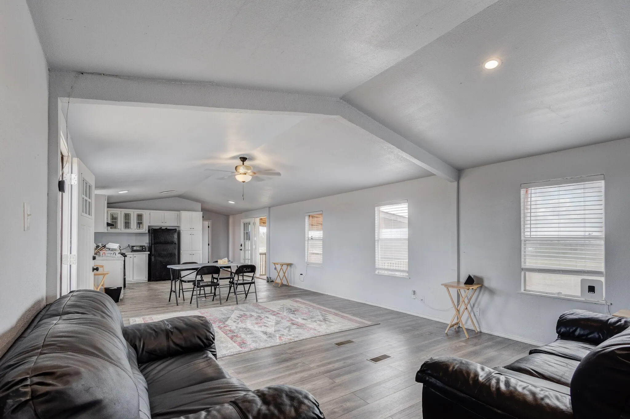 Manufactured Home For Sale in Hill County , 131 Clover Court, Hubbard, Texas 76648, 2 Bedroom, 2 Bathroom, Garage spaces, 1,216 Sqft, built in 1999, mls#21367152, Real Estate Agent in Hubbard, Homes For Sale in Hill county, Homes For Sale in Hubbard, Realtor in Hubbard Texas, Real Estate Brokerage Independent Realty Texas, Luminita Cordes Realtor