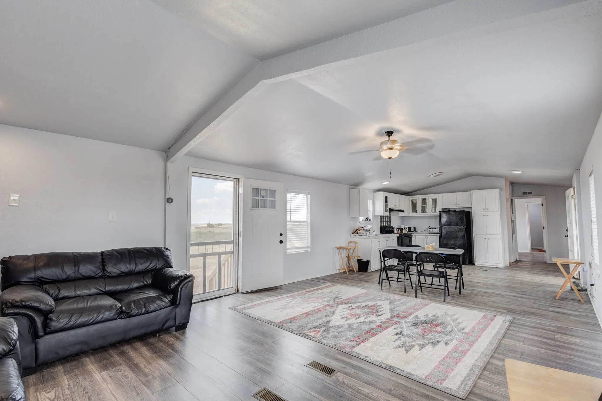 Manufactured Home For Sale in Hill County , 131 Clover Court, Hubbard, Texas 76648, 2 Bedroom, 2 Bathroom, Garage spaces, 1,216 Sqft, built in 1999, mls#21367152, Real Estate Agent in Hubbard, Homes For Sale in Hill county, Homes For Sale in Hubbard, Realtor in Hubbard Texas, Real Estate Brokerage Independent Realty Texas, Luminita Cordes Realtor