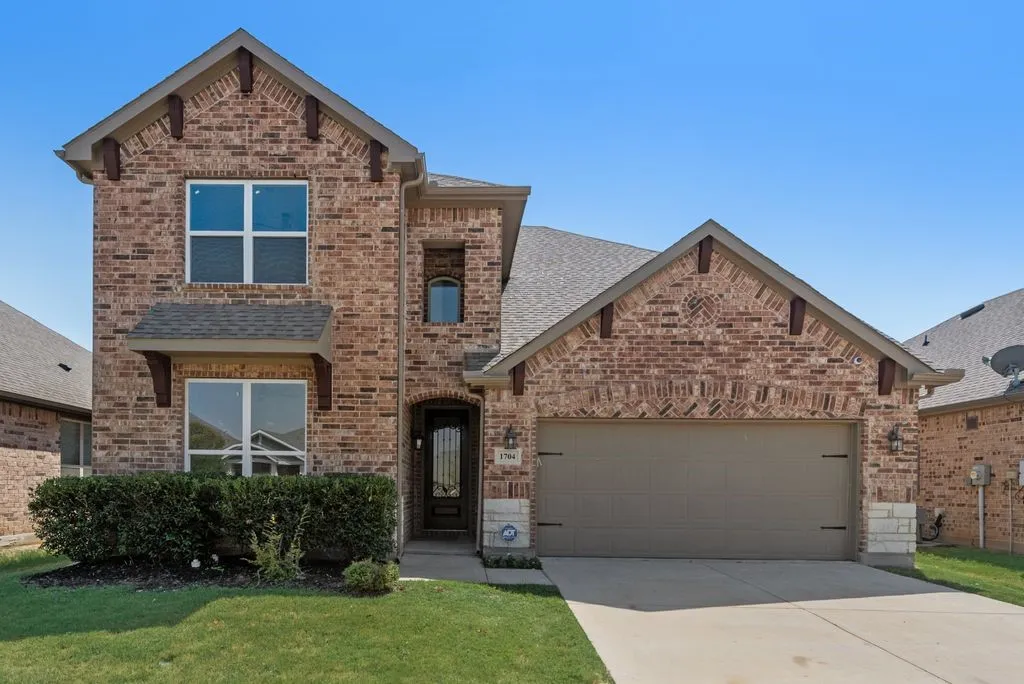 Single Family Residence For Sale in Denton County , 1704 Alton Way, Aubrey, Texas 76227, 5 Bedroom, 3 Bathroom, 2 Garage spaces, 2,736 Sqft, built in 2017, mls#21372416, Real Estate Agent in Aubrey, Homes For Sale in Denton county, Homes For Sale in Aubrey, Realtor in Aubrey Texas, Real Estate Brokerage Independent Realty Texas, Luminita Cordes Realtor